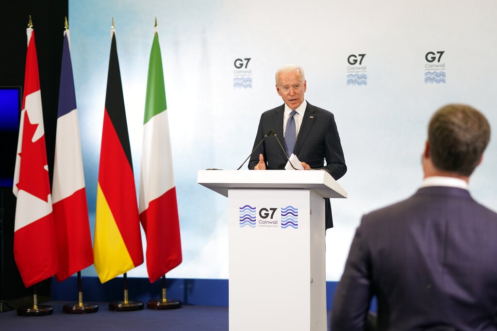 G7峰會：圖為6月13日，美國總統拜登在英國康沃爾郡紐基的康沃爾機場召開記者會。（AP）