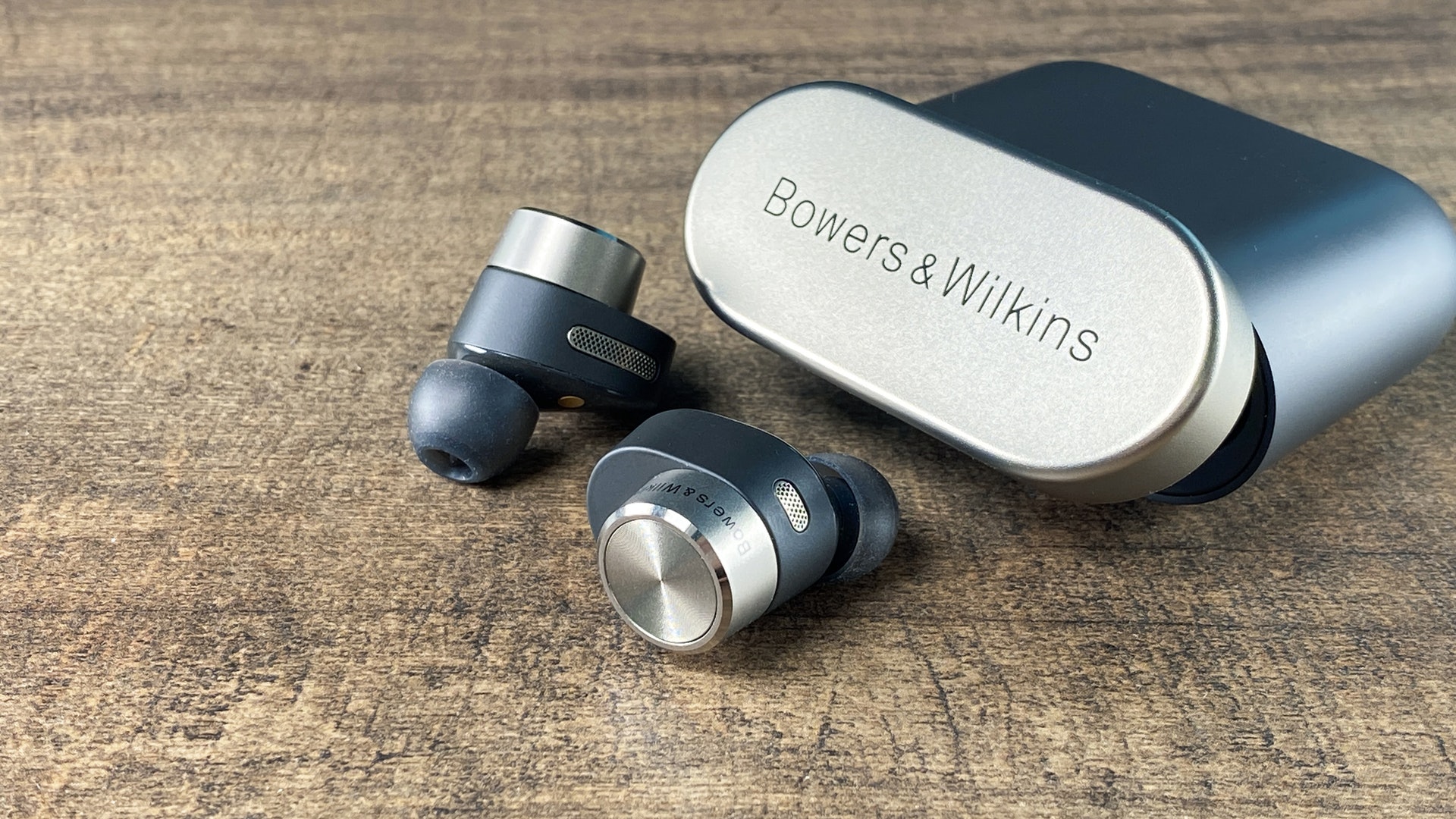 Bowers and Wilkins Pi7 (鍾世傑 攝) Bowers and Wilkins Pi7 (鍾世傑 攝)