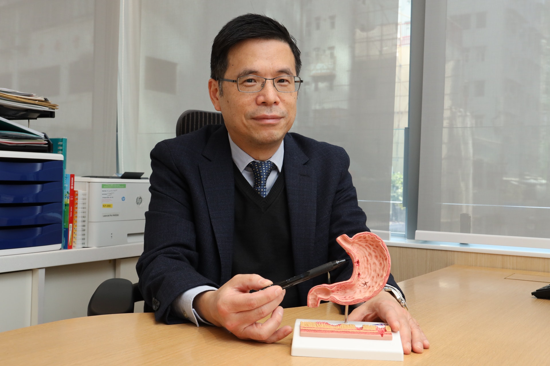 腸胃肝臟科專科醫生李達榮醫生指出,長者患上胃酸倒流往往不會出現火燒心等症狀,卻會出現其他非典型症狀。 腸胃肝臟科專科醫生李達榮醫生指出,長者患上胃酸倒流往往不會出現火燒心等症狀,卻會出現其他非典型症狀。