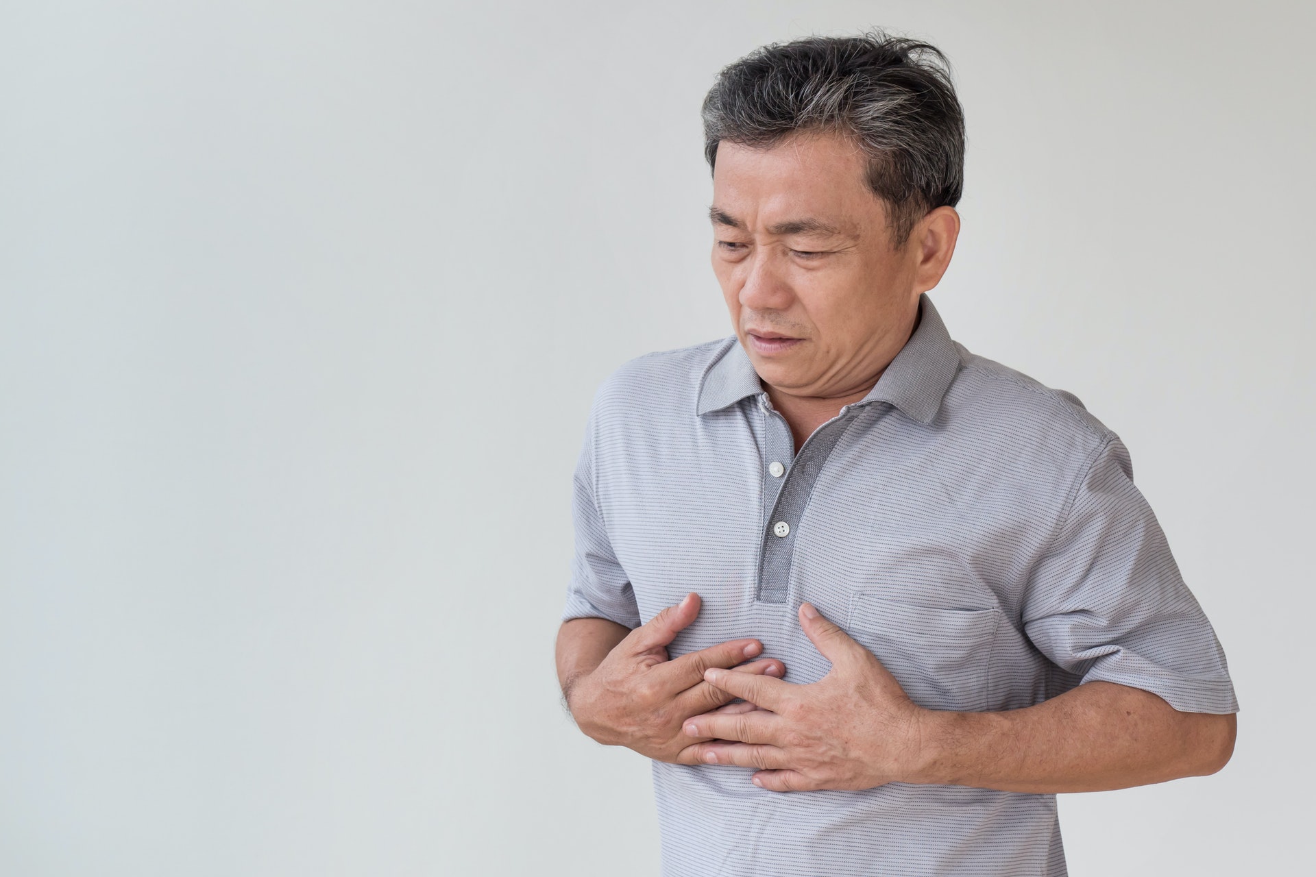 不少長者或會把胃酸倒流引發的胸痛或喉嚨痛等，與其他疾病的症狀混淆，以致延誤治療。