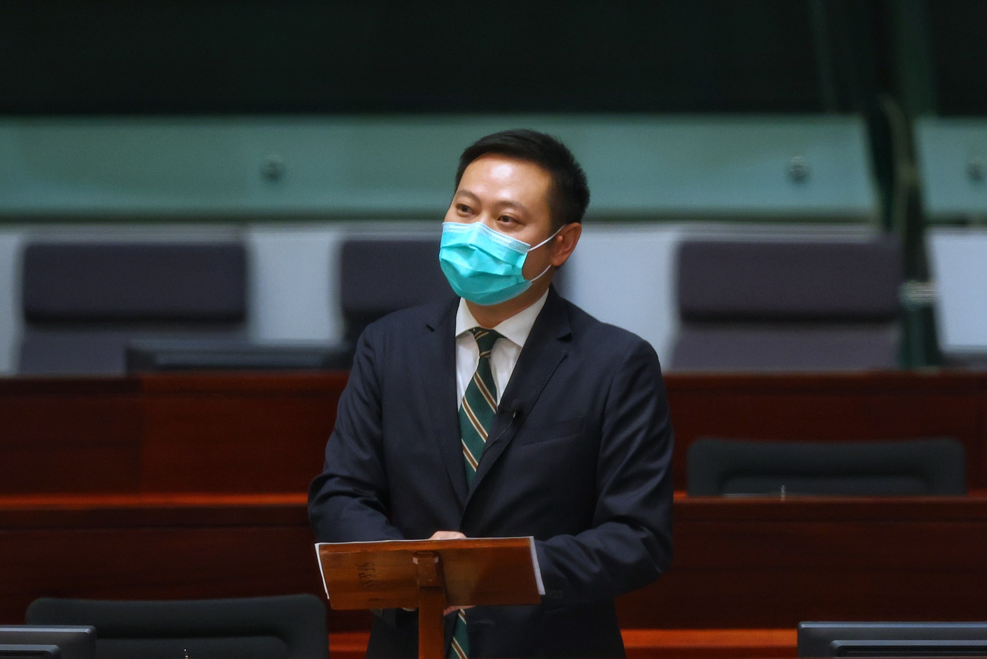 徐英偉指,不少遊戲開發商以抽獎形式向玩家送出不同遊戲能力的虛擬角色及道具,作為一種吸引玩家「課金」的推銷手段,指視乎實際的操作情況,有關的虛擬抽獎可能會構成博彩,與其他形式的博彩活動一樣,同樣受《賭博條例》規管。(張浩維攝) 徐英偉指,不少遊戲開發商以抽獎形式向玩家送出不同遊戲能力的虛擬角色及道具,作為一種吸引玩家「課金」的推銷手段,指視乎實際的操作情況,有關的虛擬抽獎可能會構成博彩,與其他形式的博彩活動一樣,同樣受《賭博條例》規管。(張浩維攝)