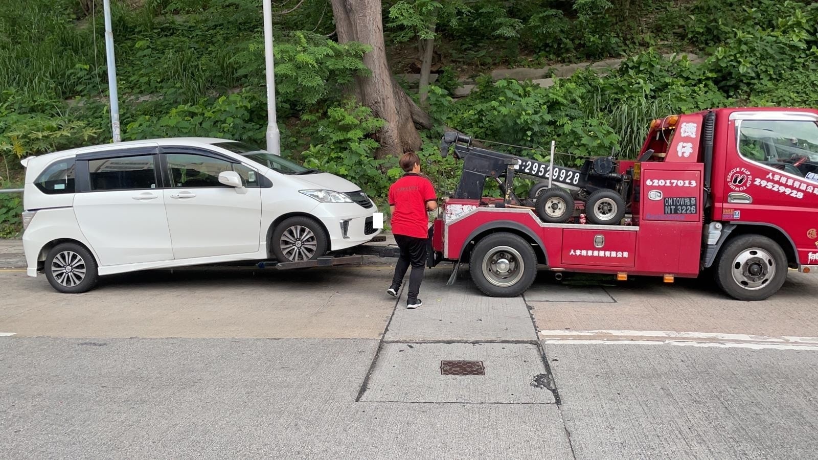 屯門警區打擊違例泊車　發出1,245張「牛肉乾」及拖走兩車