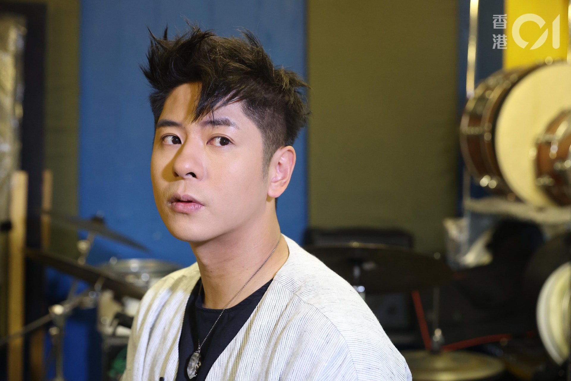 上年首度贏得男歌手金獎的Alfred,今年初決定轉投獨立行列,目前推出的兩首新歌《久天場地》和《佛系人生》成績都未如預期,要守住三甲有一定難度。(資料圖片) 上年首度贏得男歌手金獎的Alfred,今年初決定轉投獨立行列,目前推出的兩首新歌《久天場地》和《佛系人生》成績都未如預期,要守住三甲有一定難度。(資料圖片)