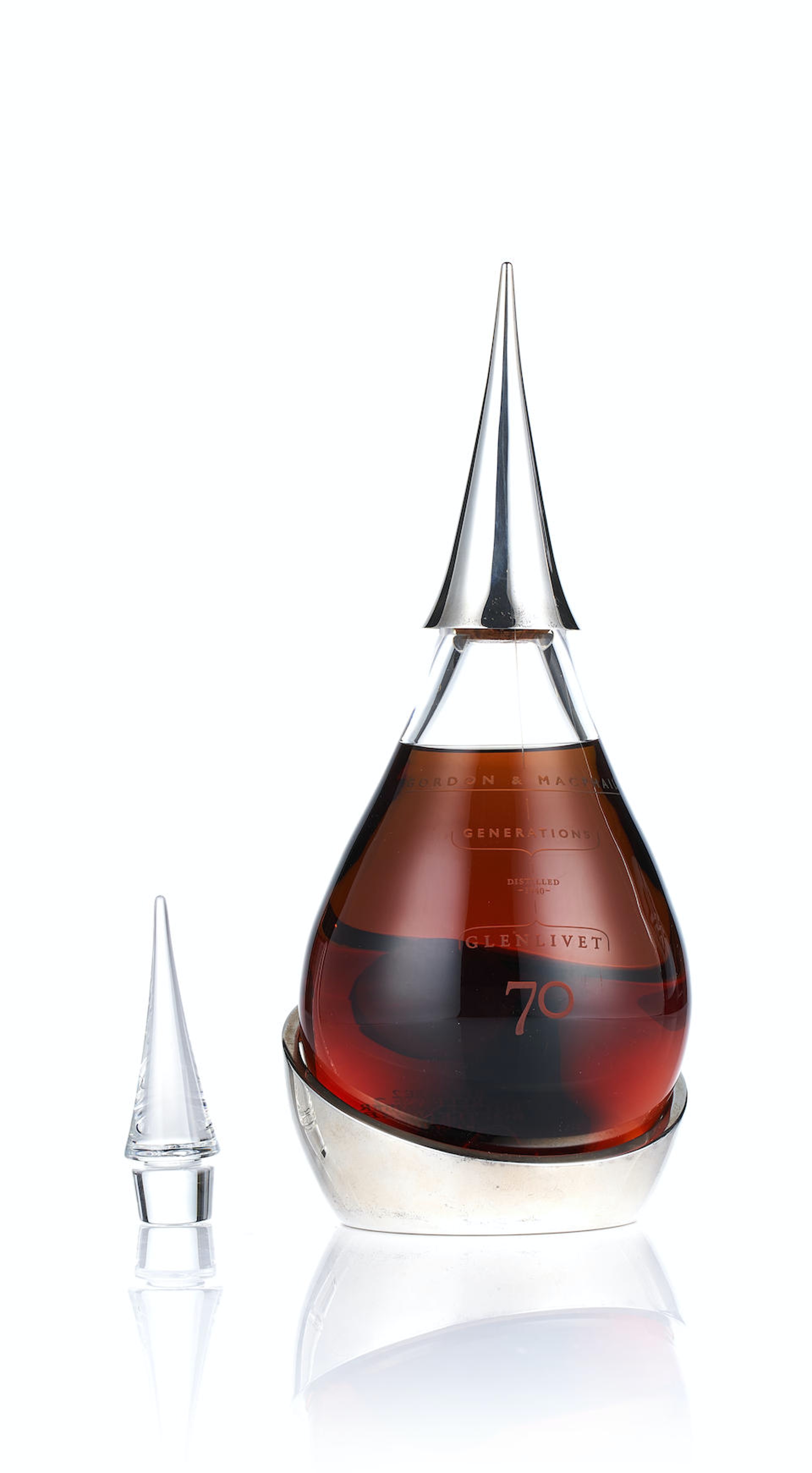 Gordon & MacPhail Generations Glenlivet 70 Years Old於2019年在Bonhams拍賣,成交價為 186,000港元(圖片來源:Bonhams) Gordon & MacPhail Generations Glenlivet 70 Years Old於2019年在Bonhams拍賣,成交價為 186,000港元(圖片來源:Bonhams)