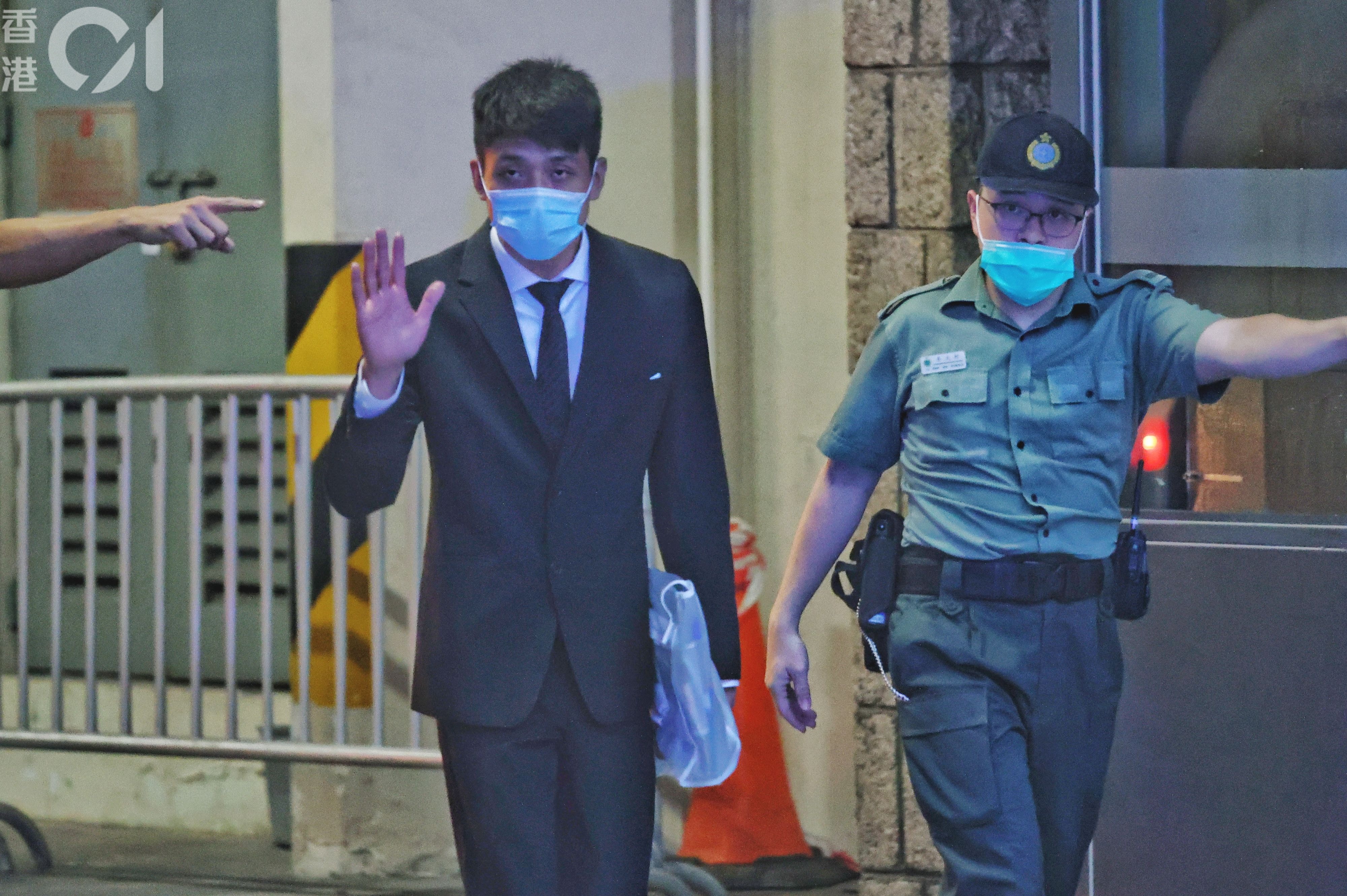 國安處拘3人涉將文件攜離收押所　鄒家成FB﹕經律師寄投訴信被捕