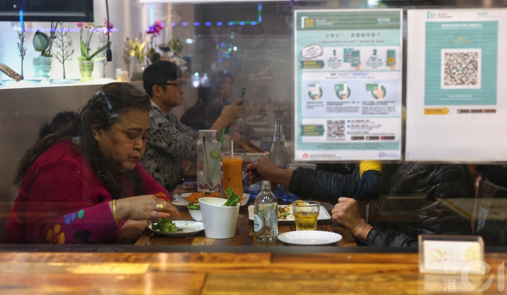 A類及B類餐廳維持現時規定及限制，即A類限2人一枱及堂食時間至下午6時，B類食肆可4人一枱及堂食至晚上10時。（資料圖片／張浩維攝）