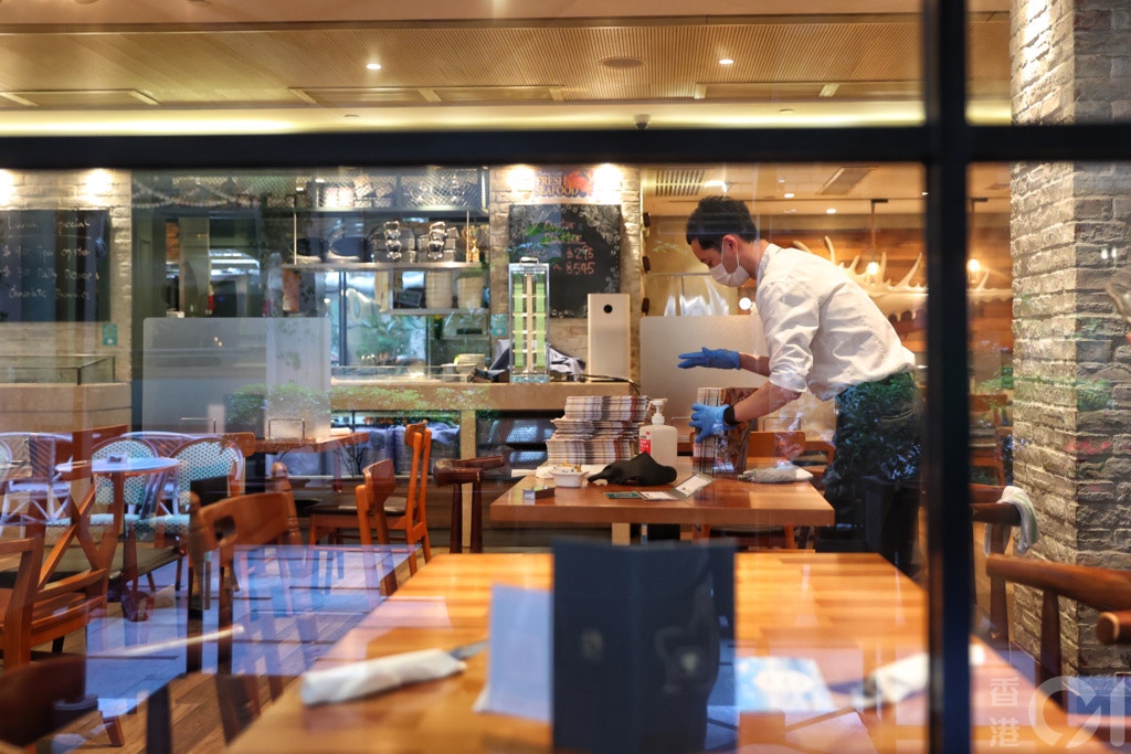 食肆有所有員工完成接種第一劑疫苗的「C類食肆」，顧客數目上限獲放寬至該處所通常座位數目的75%。而食客則必須使用「安心出行」。（資料圖片／羅君豪攝）