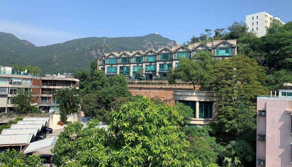 別墅景觀相當開揚，於天台位置可望向周邊豪宅。
