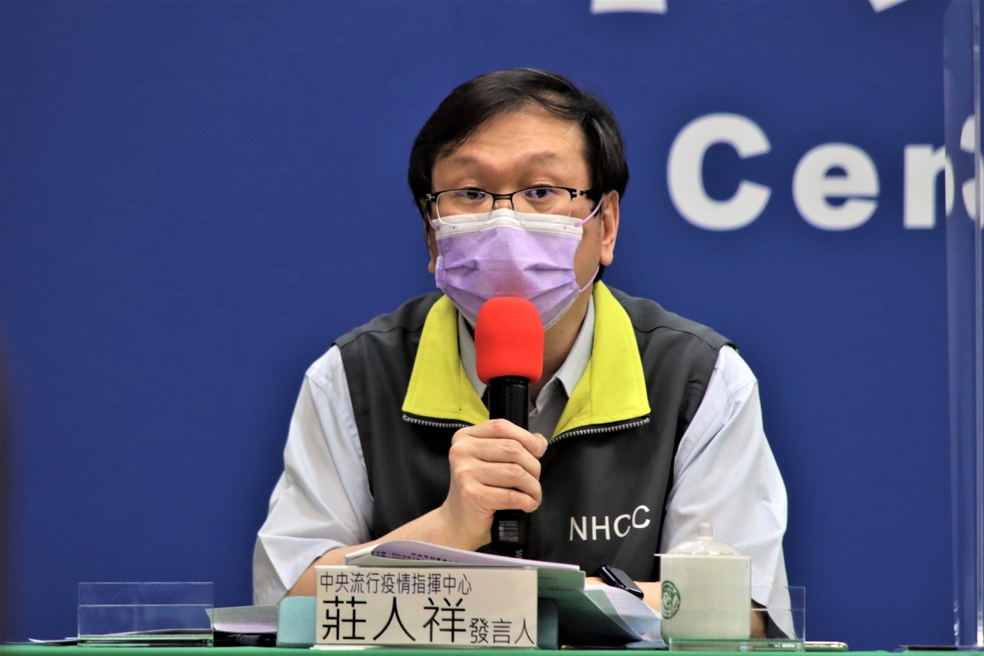 莊人祥表示台灣中央尚未認可國藥、科興兩款疫苗,只是尊崇WHO規範。(台灣中央流行疫情指揮中心提供) 莊人祥表示台灣中央尚未認可國藥、科興兩款疫苗,只是尊崇WHO規範。(台灣中央流行疫情指揮中心提供)