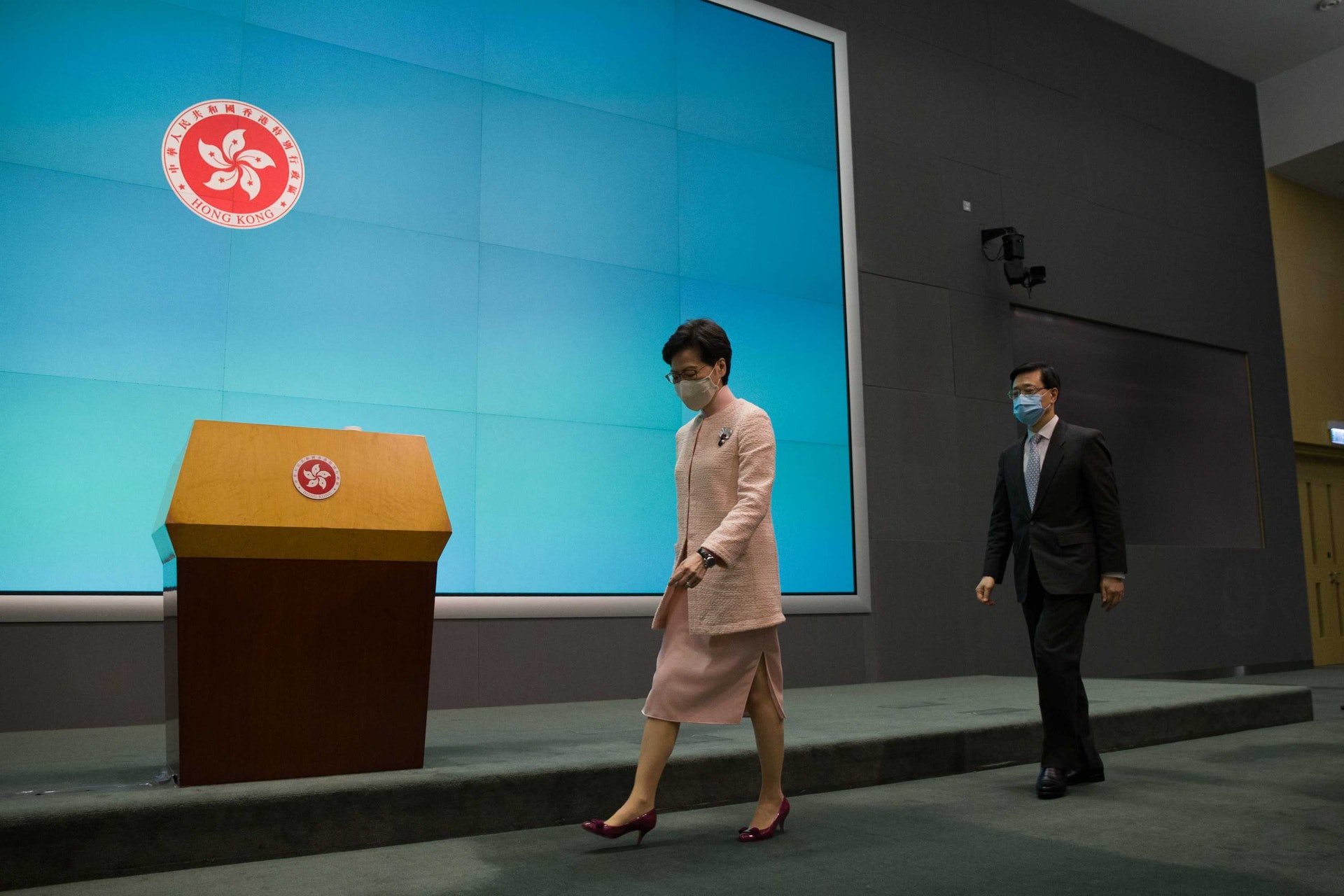 2021年6月25日,國務院公布,根據行政長官林鄭月娥提名和建議,國務院6月23日決定任命李家超為政務司司長,鄧炳強為保安局局長、蕭澤頤為警務處處長。(梁鵬威攝) 2021年6月25日,國務院公布,根據行政長官林鄭月娥提名和建議,國務院6月23日決定任命李家超為政務司司長,鄧炳強為保安局局長、蕭澤頤為警務處處長。(梁鵬威攝)