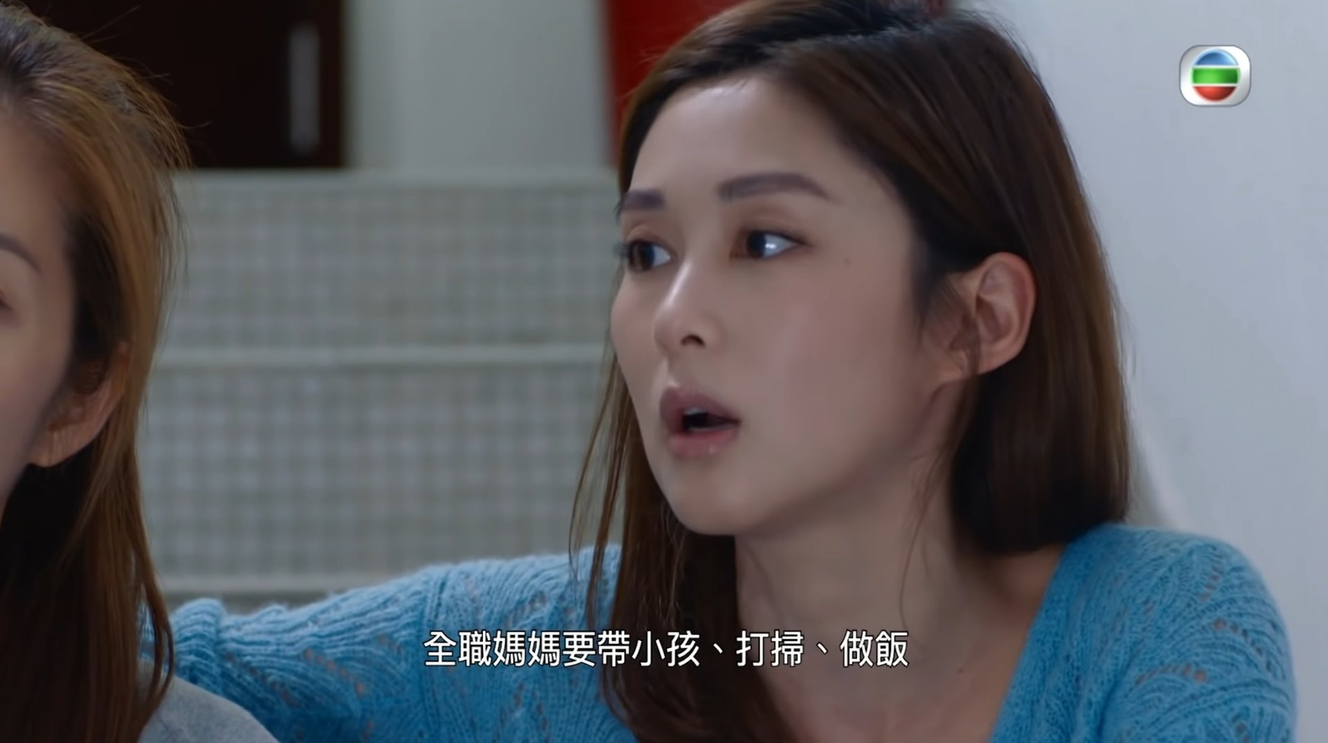 一個全職媽媽身兼廿幾種職務,完全犧牲自己的時間。(YouTube影片截圖) 一個全職媽媽身兼廿幾種職務,完全犧牲自己的時間。(YouTube影片截圖)