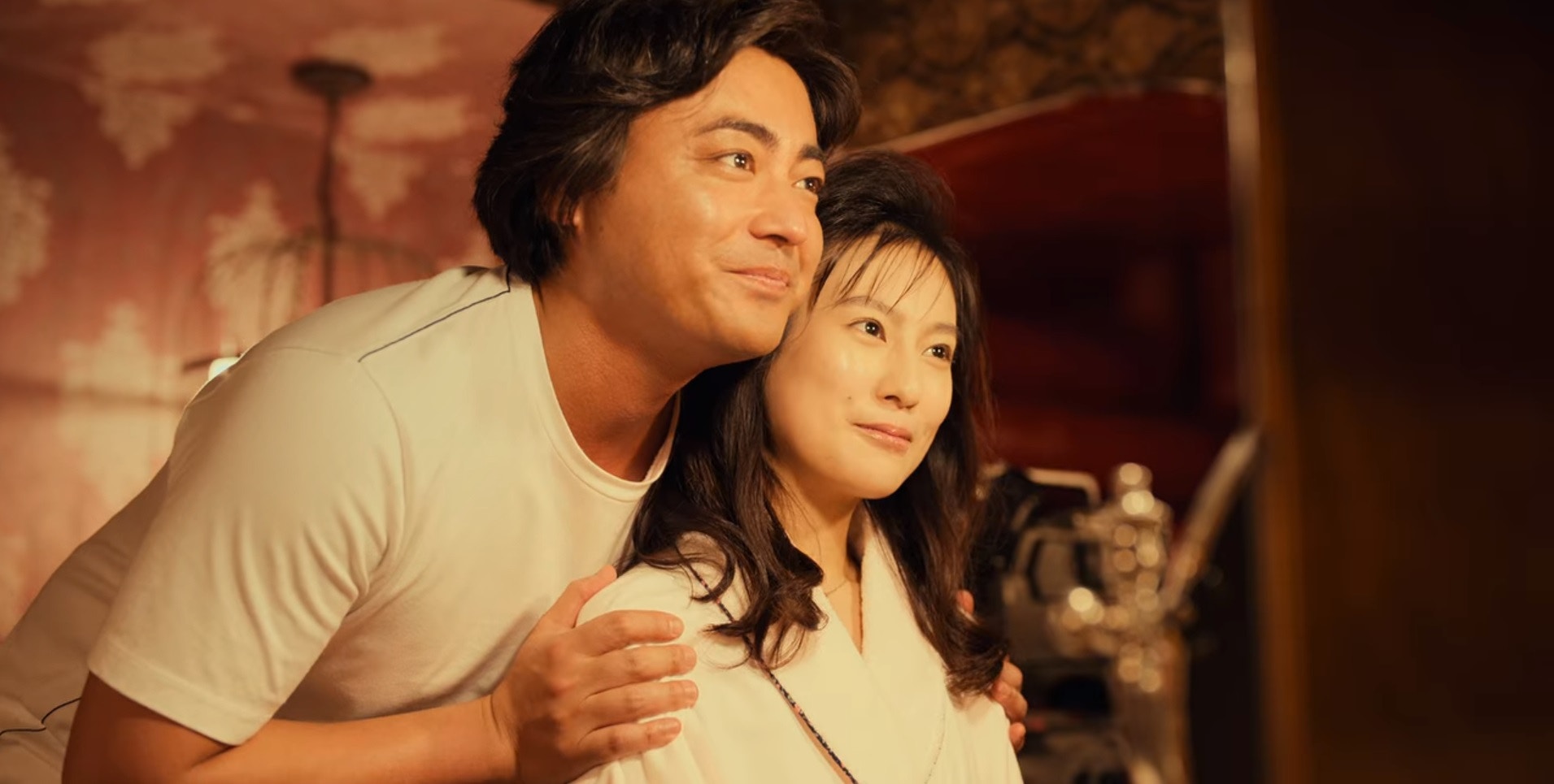 在《全裸監督》，跟山田孝之有肉搏演出。(《全裸監督》影片截圖)