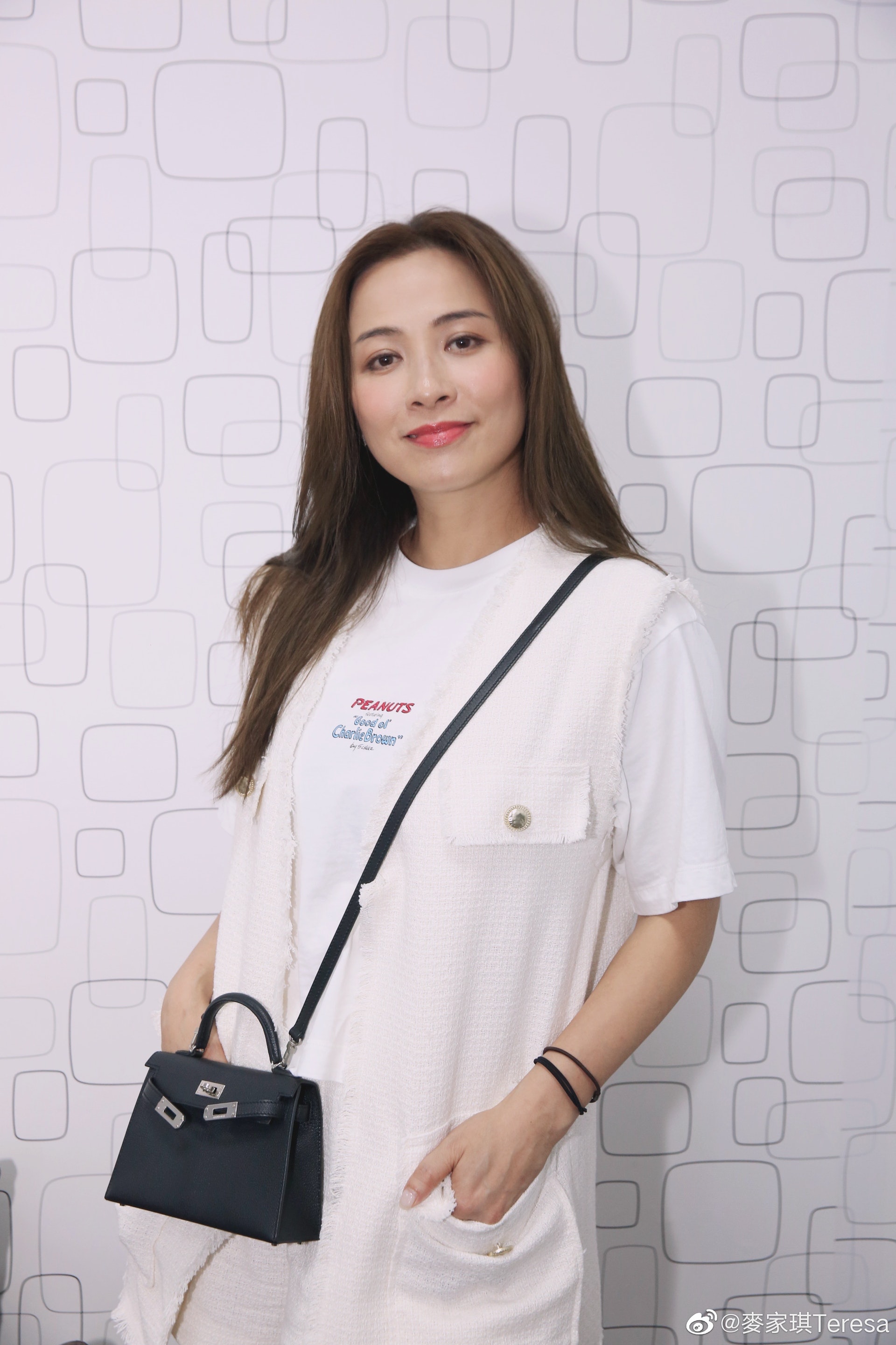 麥家琪 49歲麥家琪洗盡鉛華變農婦擔鋤頭耕田赤腳踩泥:期待收成