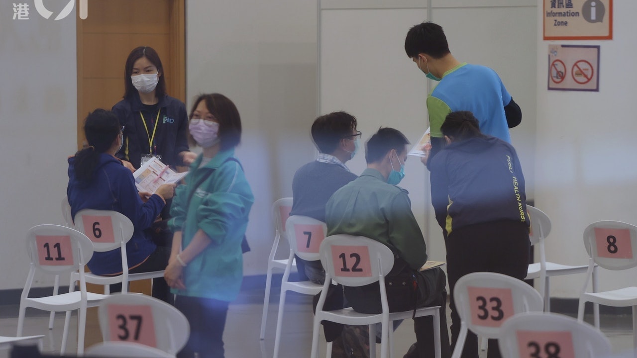 新冠疫苗|單日5.84萬人打針再創新高 昨17人不適送院 新冠疫苗|單日5.84萬人打針再創新高 昨17人不適送院