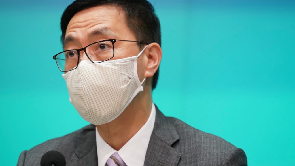 楊潤雄向學校發信 點名批港大學生會向刺警疑兇致敬 須嚴辭痛斥 楊潤雄向學校發信 點名批港大學生會向刺警疑兇致敬 須嚴辭痛斥