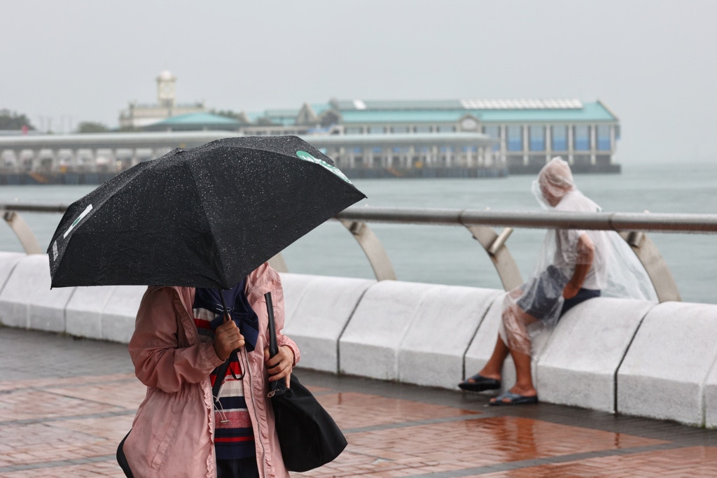 The Observatory issued the first black rainstorm warning ...