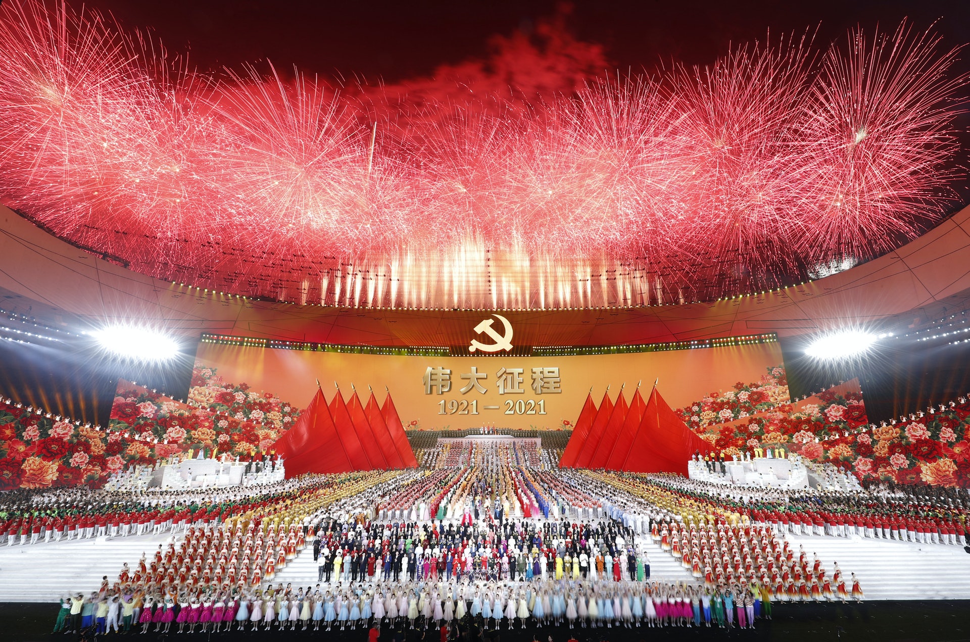 2021年6月28日晚,中共建黨百年文藝演出《偉大征程》在國家體育場舉行。(新華社) 2021年6月28日晚,中共建黨百年文藝演出《偉大征程》在國家體育場舉行。(新華社)