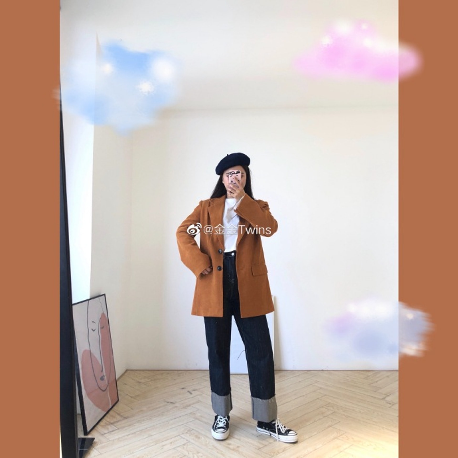 西裝外套與牛仔褲也能一起穿。(金金Twins微博)