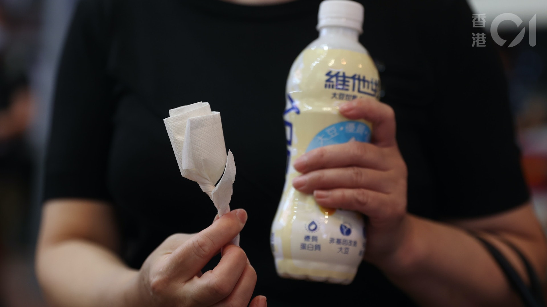 七一襲警|維他奶稱員工不幸逝世挨轟 建制派批政治敏感度不足 七一襲警|維他奶稱員工不幸逝世挨轟 建制派批政治敏感度不足
