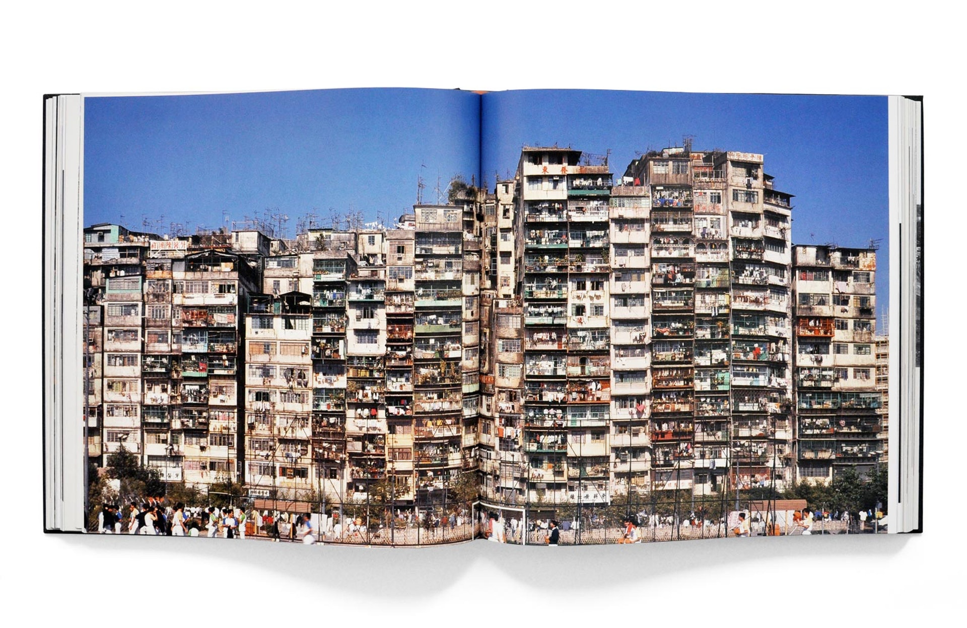 三不管地帶 九龍城寨生活照 你有你墮落小孩在天台玩得很盡興 三不管地帶 九龍城寨生活照 你有你墮落小孩在天台玩得很盡興