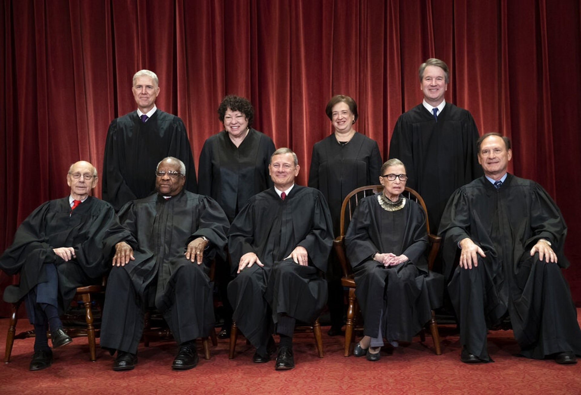 以阿利托(Samuel Alito)為首的六位保守派大法官判定亞利桑那州勝訴外,也的確為此條款作了新的解釋。(美聯社) 以阿利托(Samuel Alito)為首的六位保守派大法官判定亞利桑那州勝訴外,也的確為此條款作了新的解釋。(美聯社)