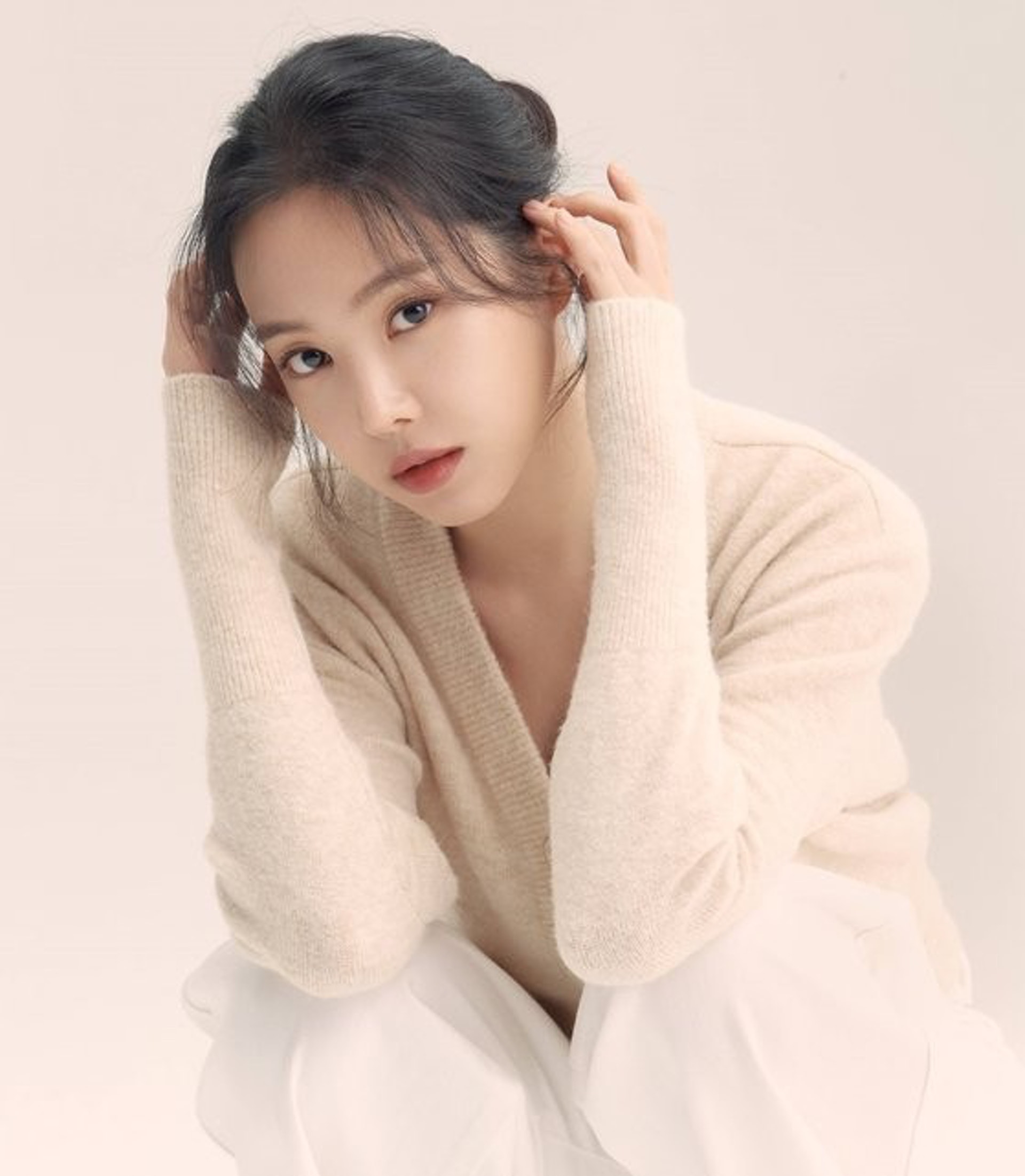 女團Apink出身的27歲孫娜恩在日本擁高人氣,今年她更與YG娛樂簽約,正式進軍韓劇界。除了美貌外,她的演技也備受日本人期待。(網上圖片) 女團Apink出身的27歲孫娜恩在日本擁高人氣,今年她更與YG娛樂簽約,正式進軍韓劇界。除了美貌外,她的演技也備受日本人期待。(網上圖片)