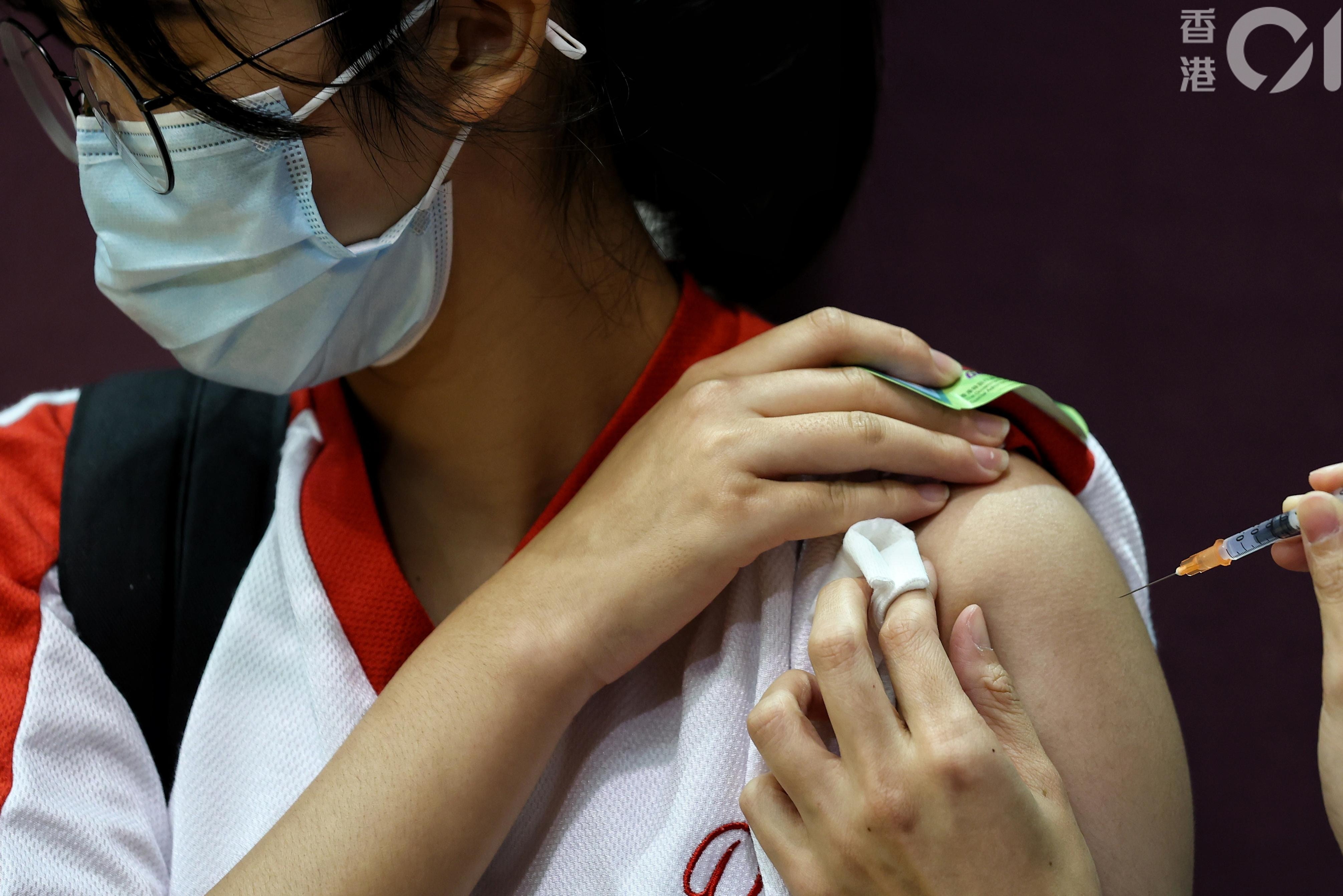 新冠疫苗 男子被連打兩針復必泰黃天祐醫生 21日後可打第三針 新冠疫苗 男子被連打兩針復必泰黃天祐醫生 21日後可打第三針