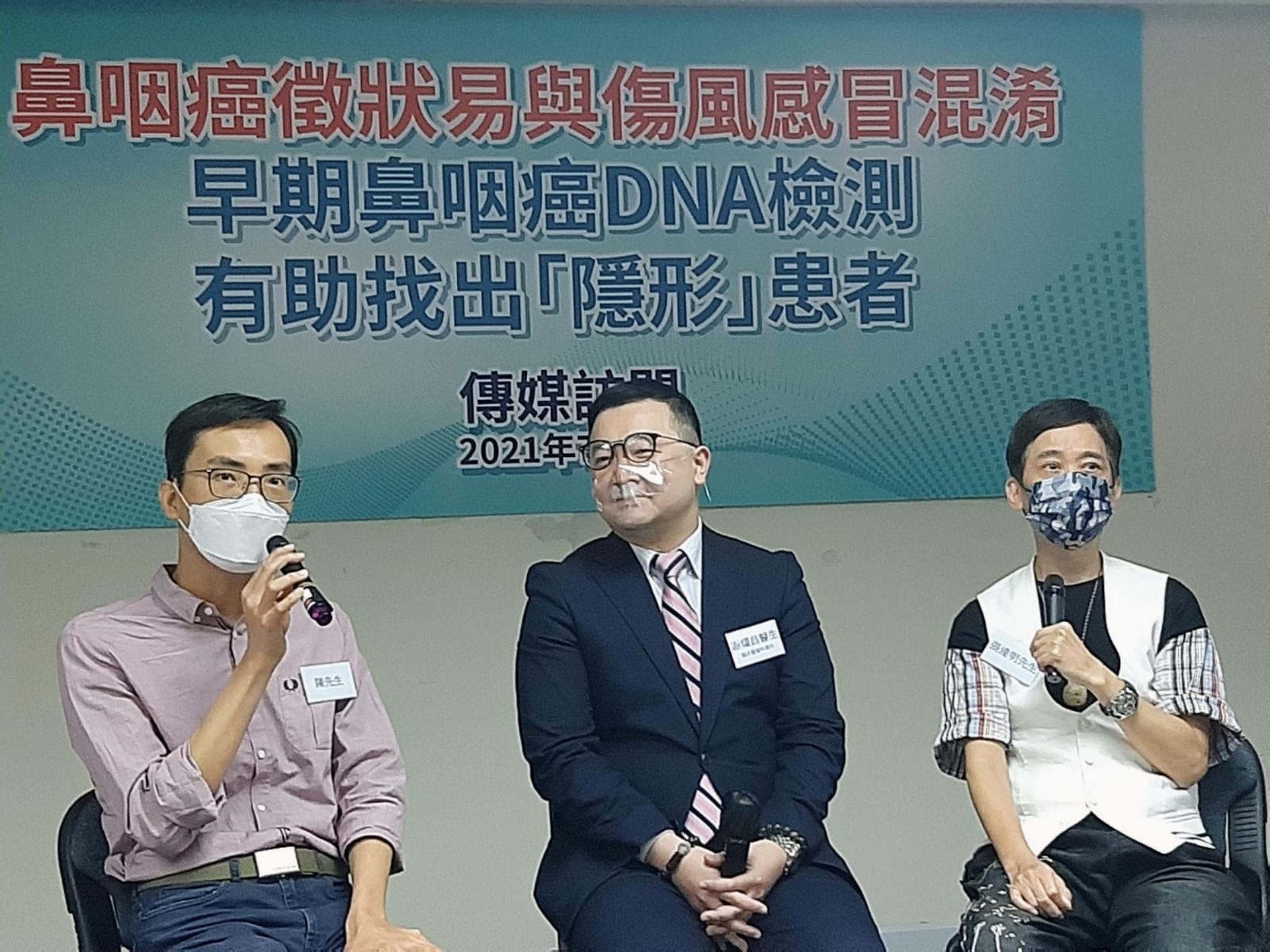 陳先生(左)形容治療鼻咽癌的過程辛苦。(廖文謙) 陳先生(左)形容治療鼻咽癌的過程辛苦。(廖文謙)