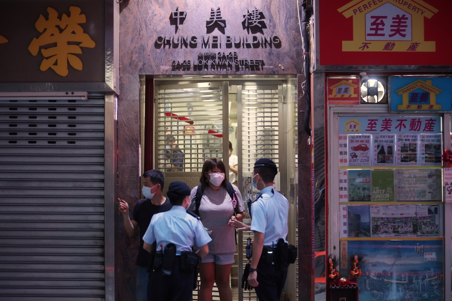 一名移民澳洲的52歲男港人在抵當地後三日(6月29日)確診,並帶Delta變異病毒株,政府7月7日在他在港時居住的大角咀中美樓封區檢測。(李澤彤攝) 一名移民澳洲的52歲男港人在抵當地後三日(6月29日)確診,並帶Delta變異病毒株,政府7月7日在他在港時居住的大角咀中美樓封區檢測。(李澤彤攝)