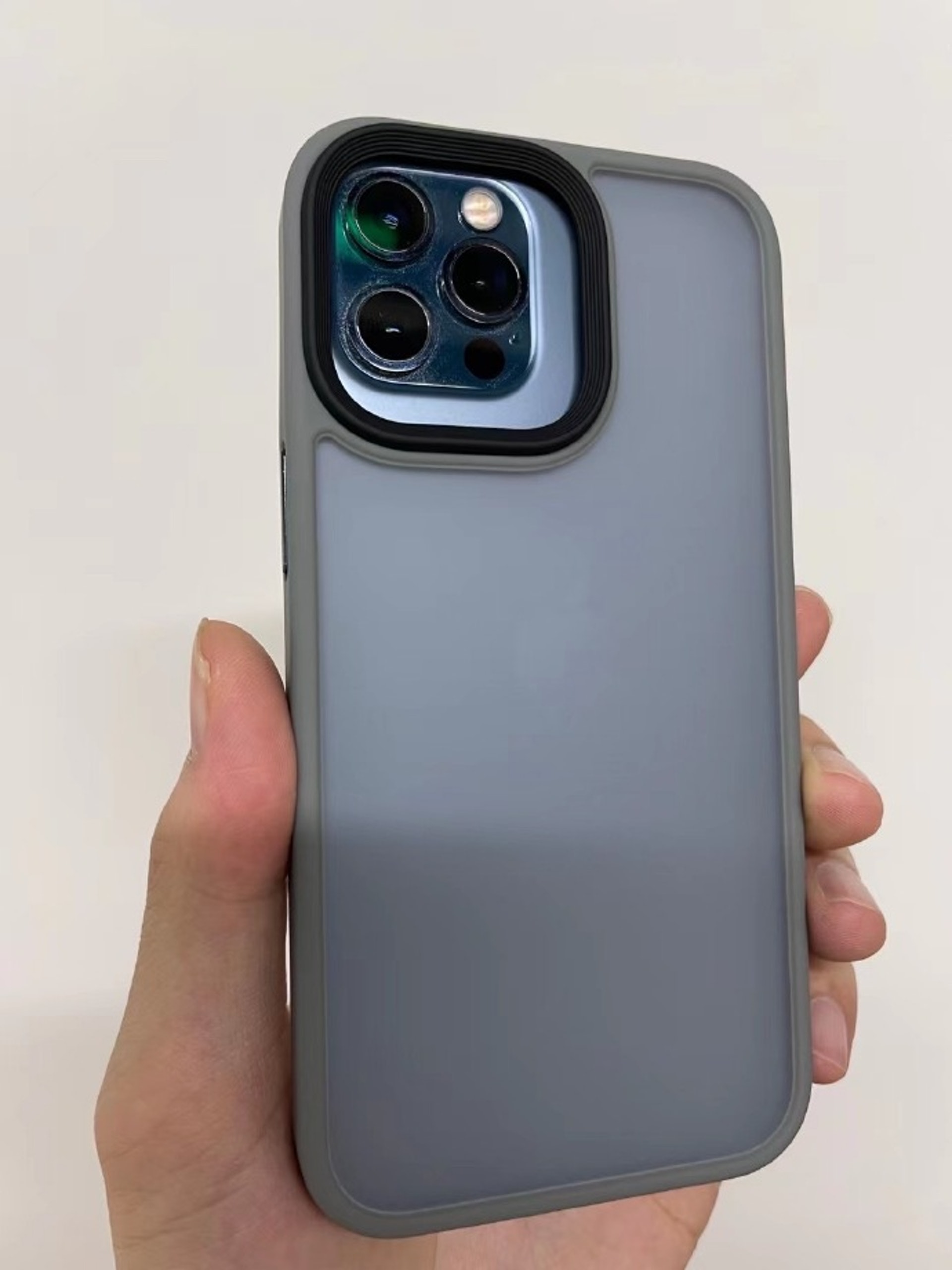 iPhone 13 Pro機殼流出(老爆科技微博圖片) iPhone 13 Pro機殼流出(老爆科技微博圖片)