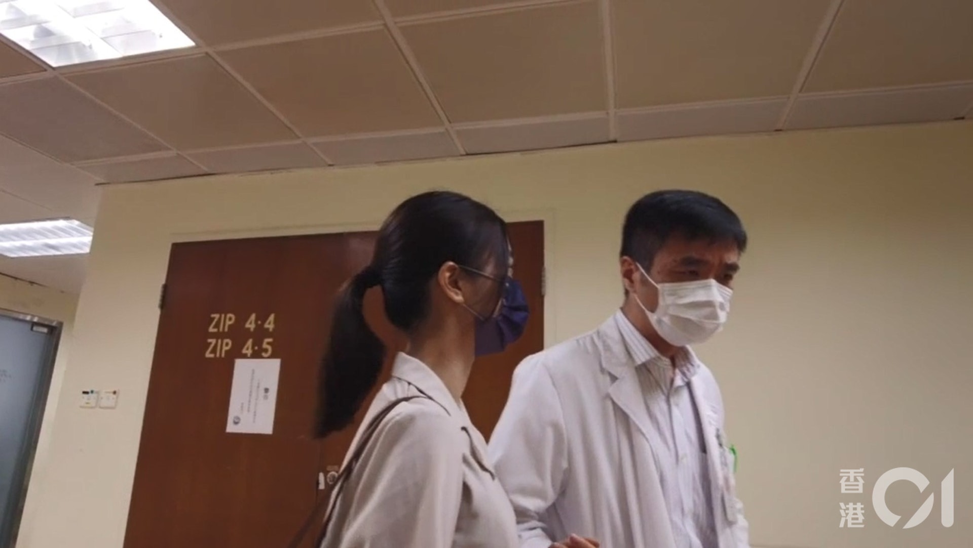 《香港01》獲悉,吳國際6月批准一名正接受首年專科培訓的女醫生,為有腫瘤的病人做高難度的接駁膽管及迴腸手術。(岑卓熹攝) 《香港01》獲悉,吳國際6月批准一名正接受首年專科培訓的女醫生,為有腫瘤的病人做高難度的接駁膽管及迴腸手術。(岑卓熹攝)