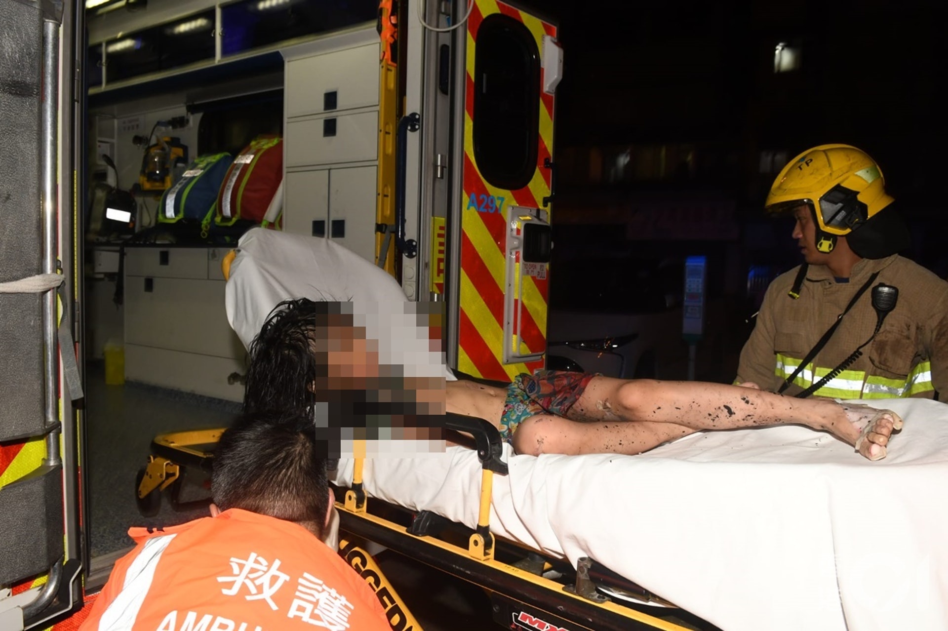 2名女童被救出時陷於昏迷,送院搶救後,均告不治。 2名女童被救出時陷於昏迷,送院搶救後,均告不治。