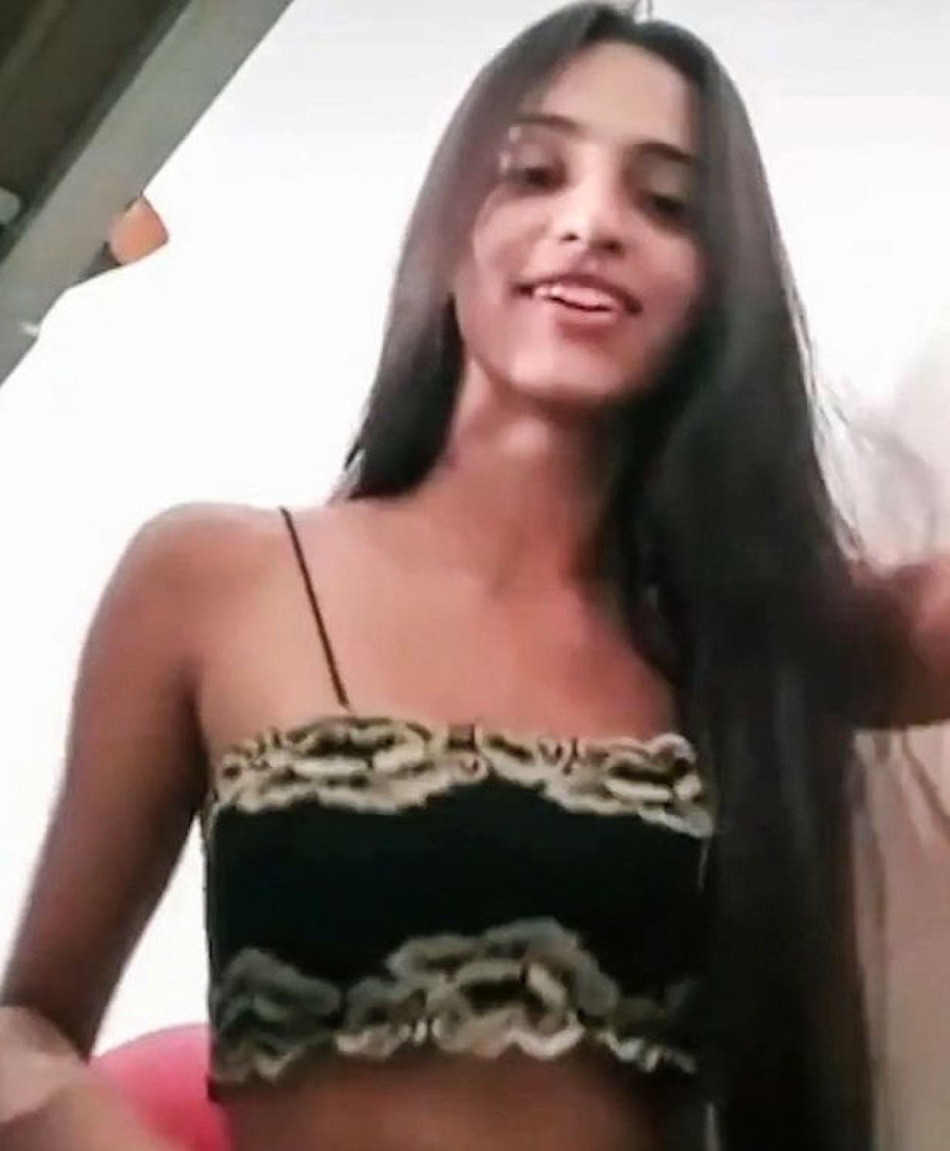 巴西少女蘇沙很愛漂亮,事發前常於社交媒體分享自拍照。(Facebook@Isabela Eduarda) 巴西少女蘇沙很愛漂亮,事發前常於社交媒體分享自拍照。(Facebook@Isabela Eduarda)