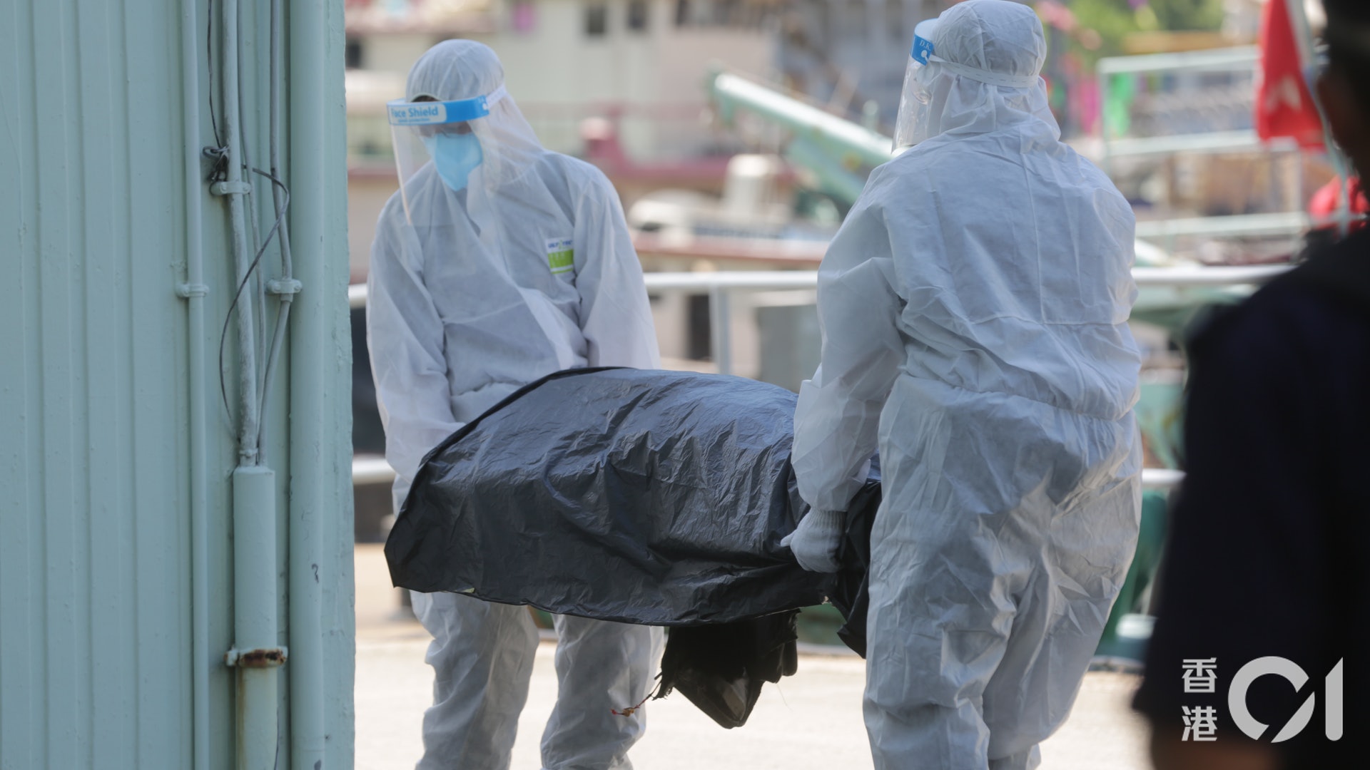 香港仔避風塘現男浮屍警正追查死者身份 香港仔避風塘現男浮屍警正追查死者身份