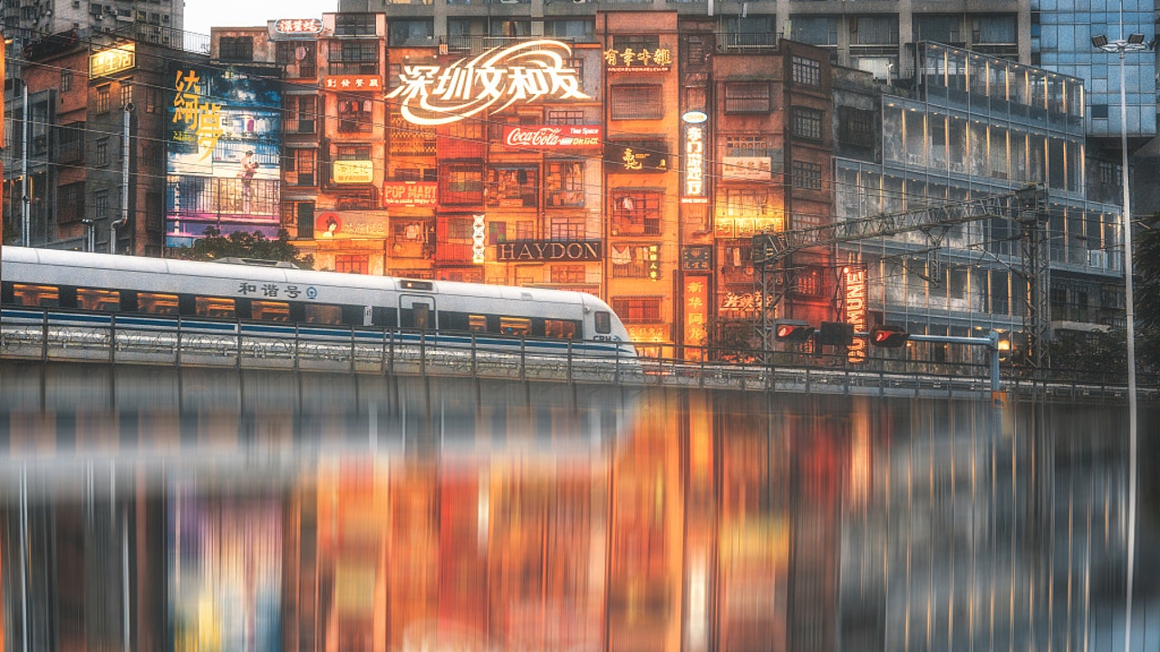 文和友超級旗艦店今年4月在深圳東門商圈開業後,便成為熱門網紅打卡地。(視覺中國) 文和友超級旗艦店今年4月在深圳東門商圈開業後,便成為熱門網紅打卡地。(視覺中國)