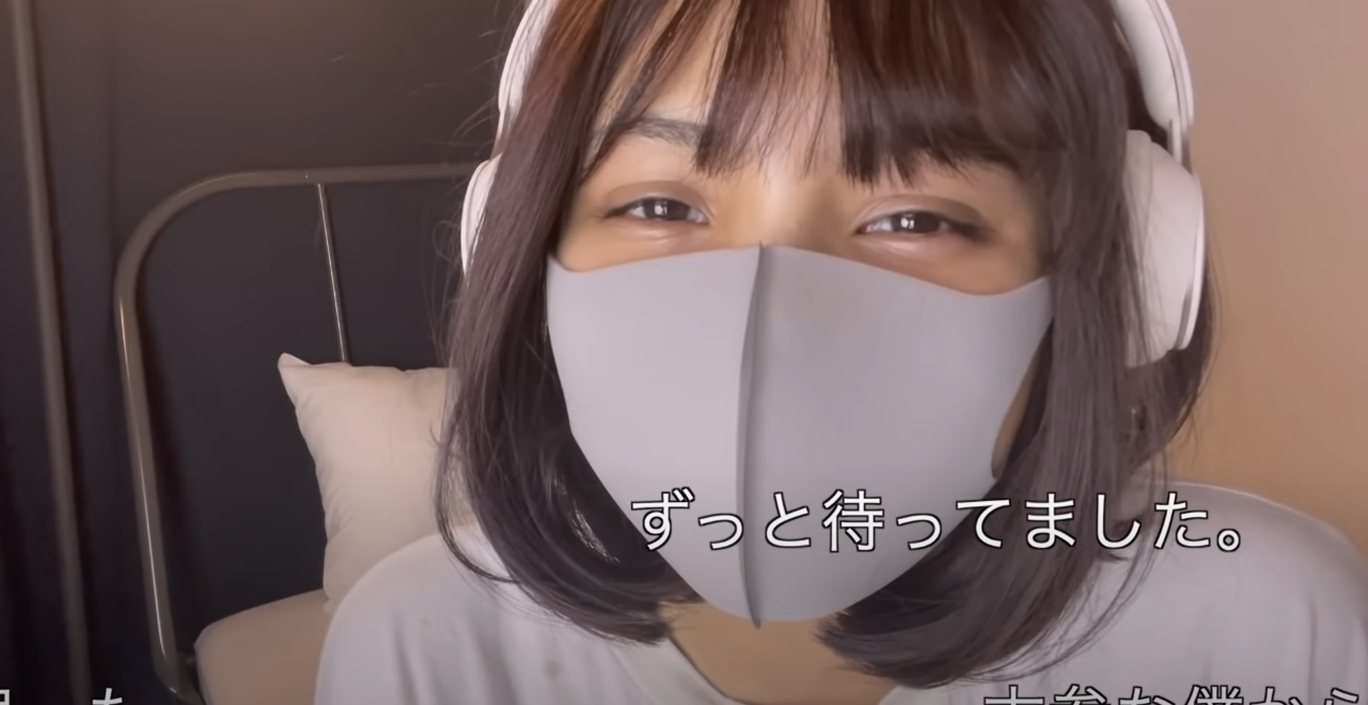 「momohaha」近日上傳一段戴口罩的直播影片,影片中的她戴著灰色口罩,露出水汪汪大眼,還說著甜美可愛的嗓音。(YouTube@momo haha) 「momohaha」近日上傳一段戴口罩的直播影片,影片中的她戴著灰色口罩,露出水汪汪大眼,還說著甜美可愛的嗓音。(YouTube@momo haha)