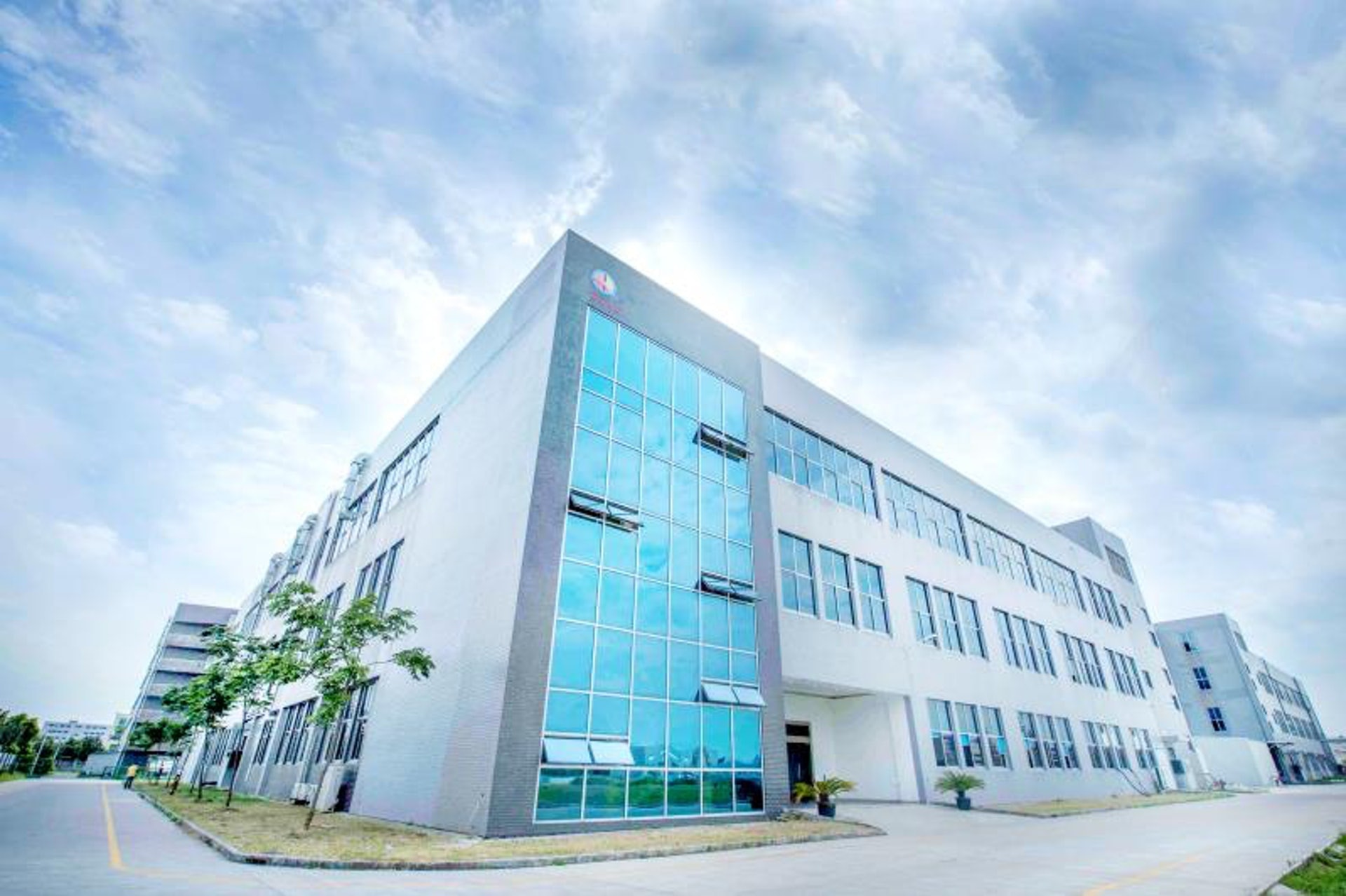 丘鈦科技降手機攝像模組出貨增長目標　股價瀉12%｜港股異動