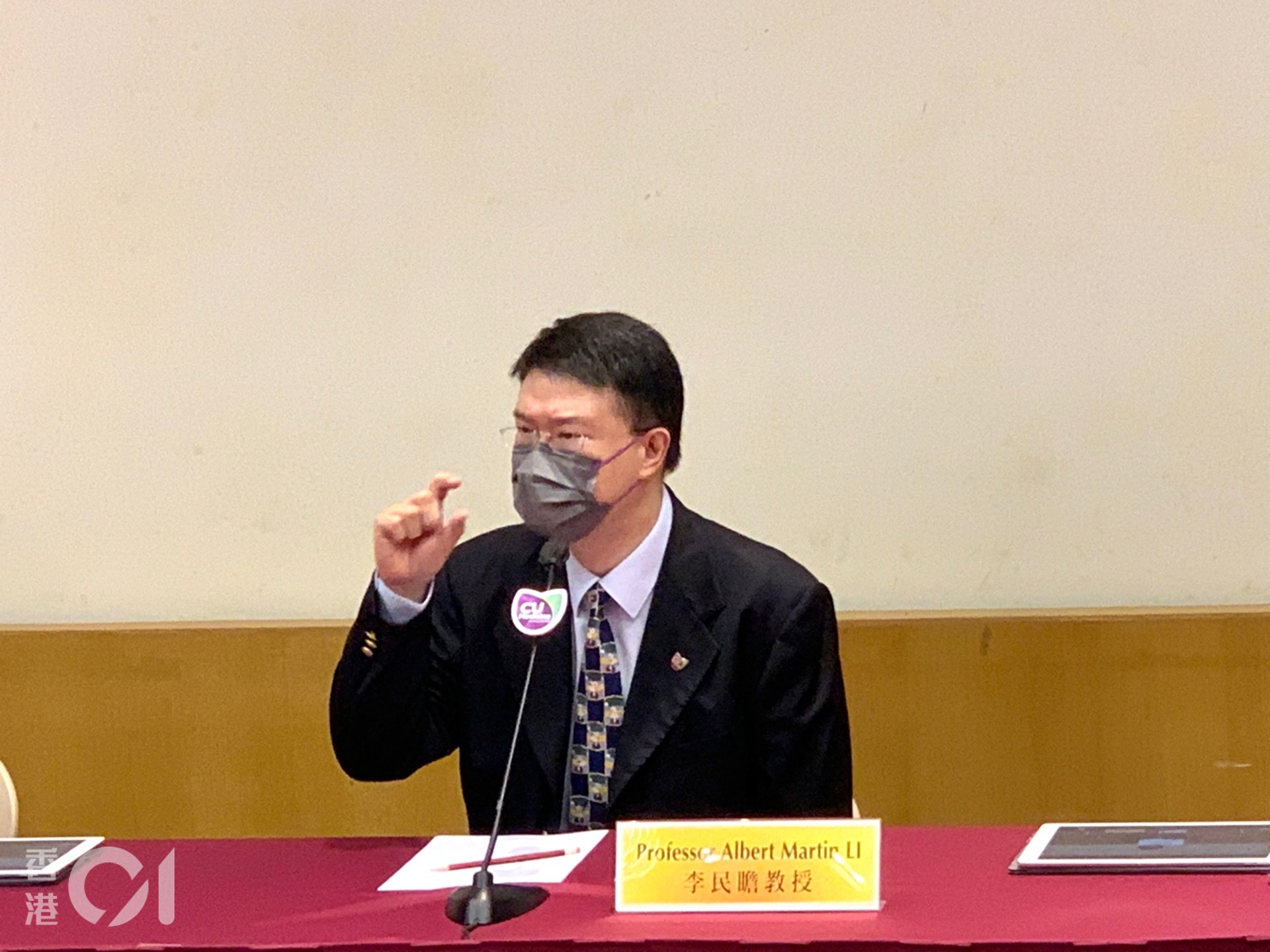 中大醫學院兒科學系教授李民瞻表示如兒童於一星期超過三天在睡覺時打鼻鼾,已有八成機會患上睡眠窒息症。(蕭曉慈攝) 中大醫學院兒科學系教授李民瞻表示如兒童於一星期超過三天在睡覺時打鼻鼾,已有八成機會患上睡眠窒息症。(蕭曉慈攝)