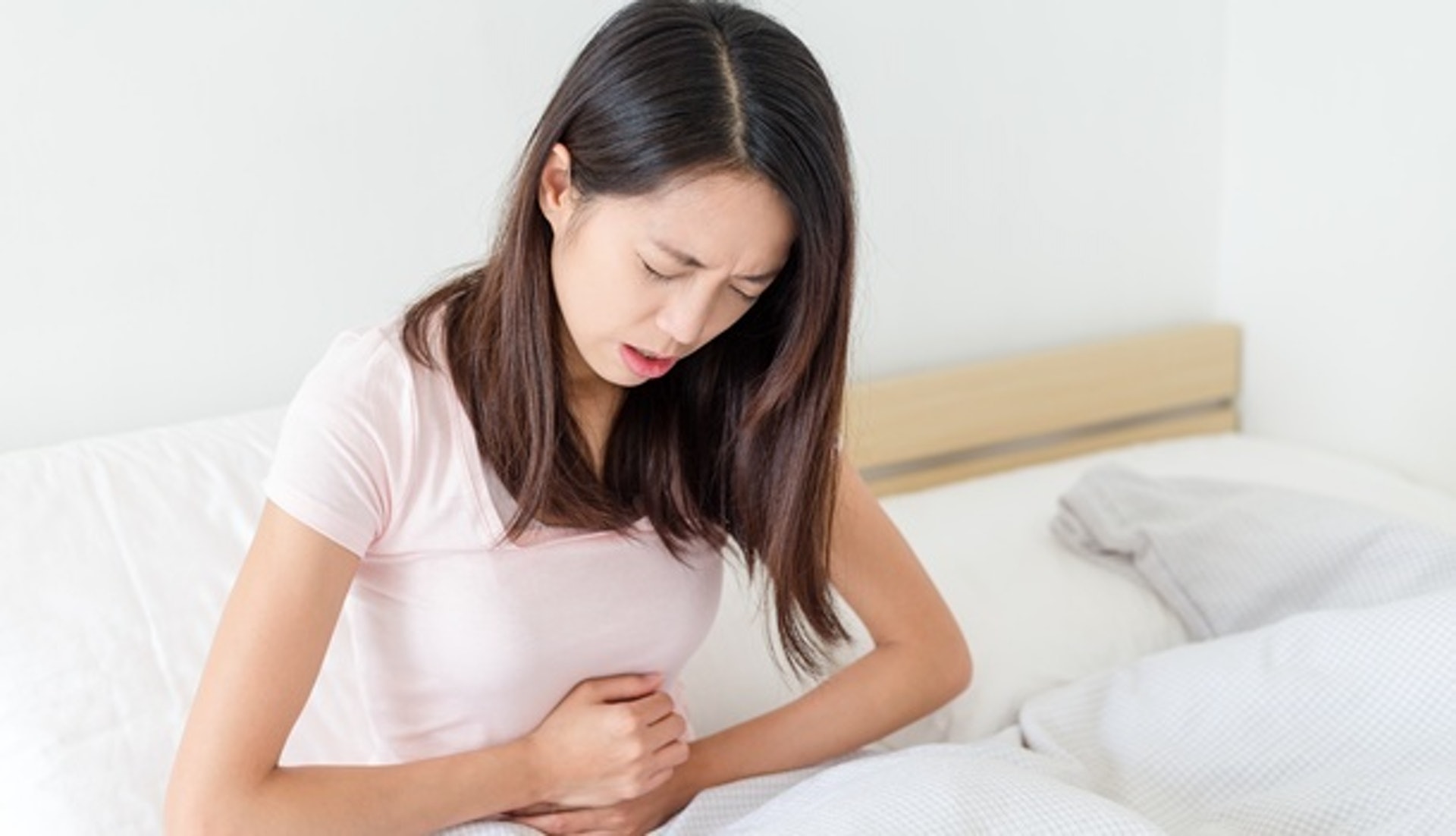 女士可觀察經期異常情況，再找醫生評估自己是否患有朱古力瘤或多囊性卵巢症。（圖片：Shutterstock）
