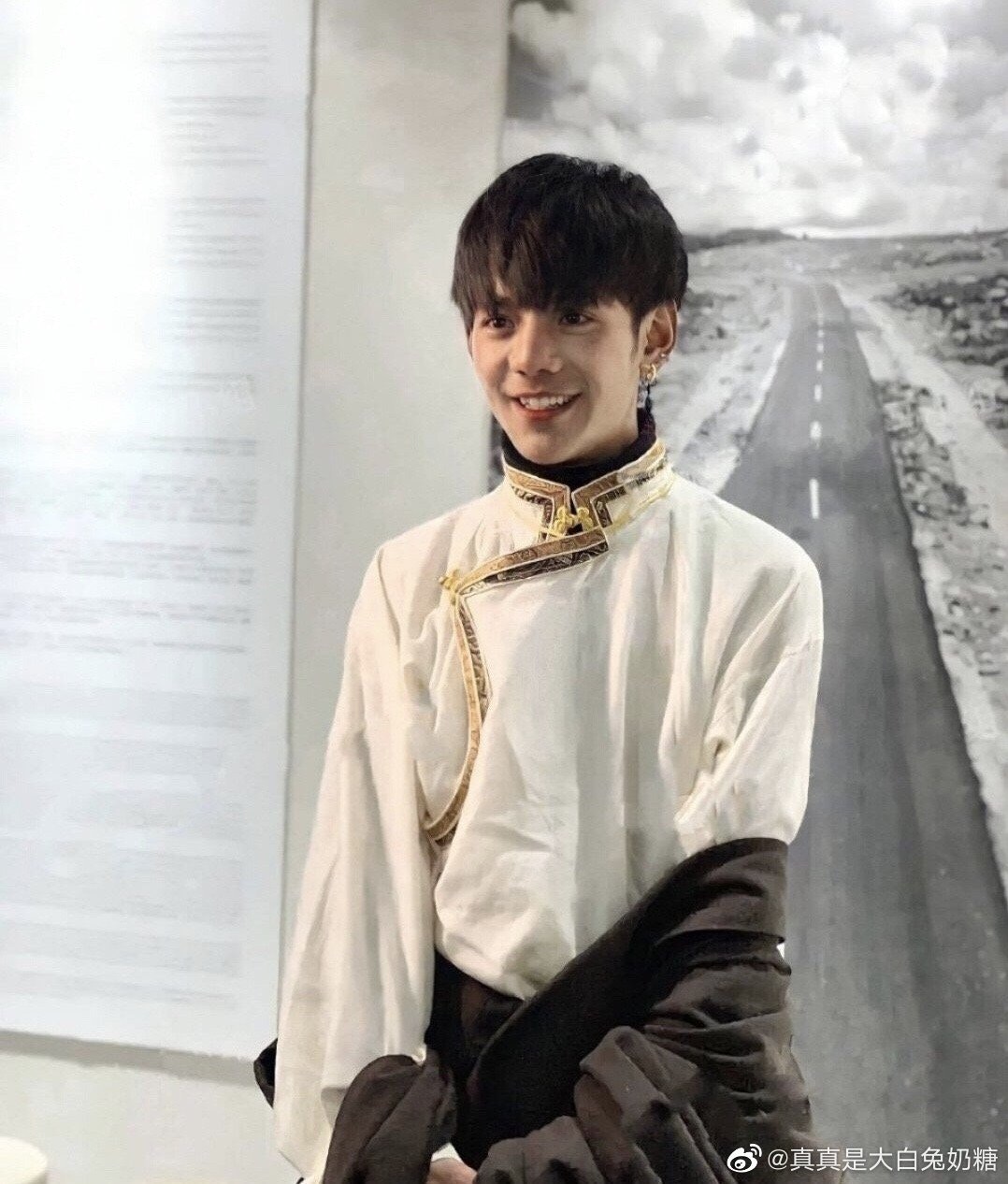 藏美男丁真帶靚仔細佬上《中餐廳5》 家族基因強大姐姐都要集郵