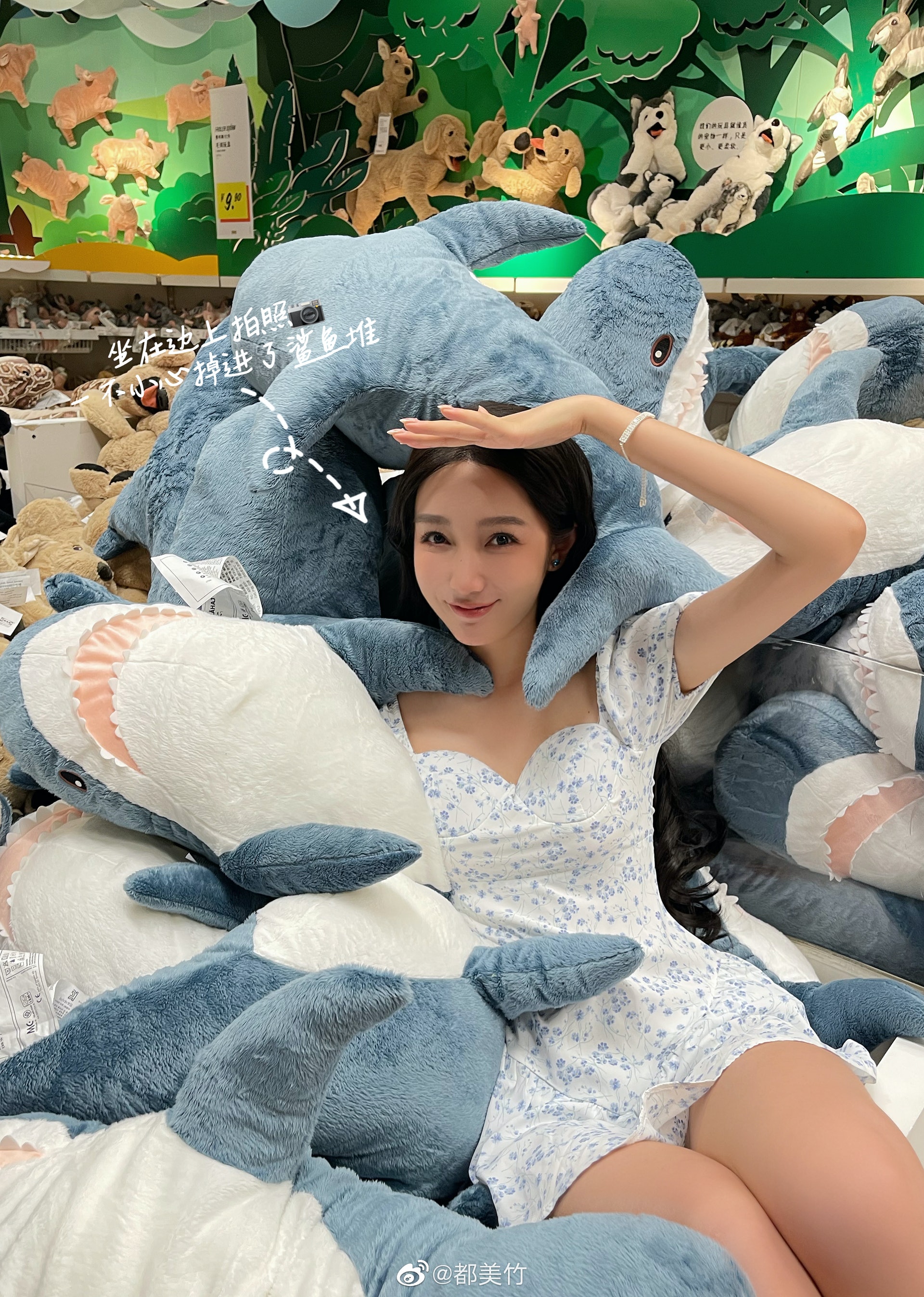 都美竹被爆家庭並不優渥。(都美竹微博圖片) 都美竹被爆家庭並不優渥。(都美竹微博圖片)