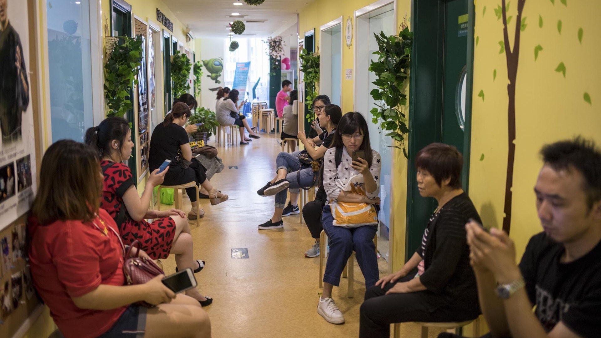 政策一小步|中國教育「雙減」定案 學科類培訓機構禁上市融資 政策一小步|中國教育「雙減」定案 學科類培訓機構禁上市融資