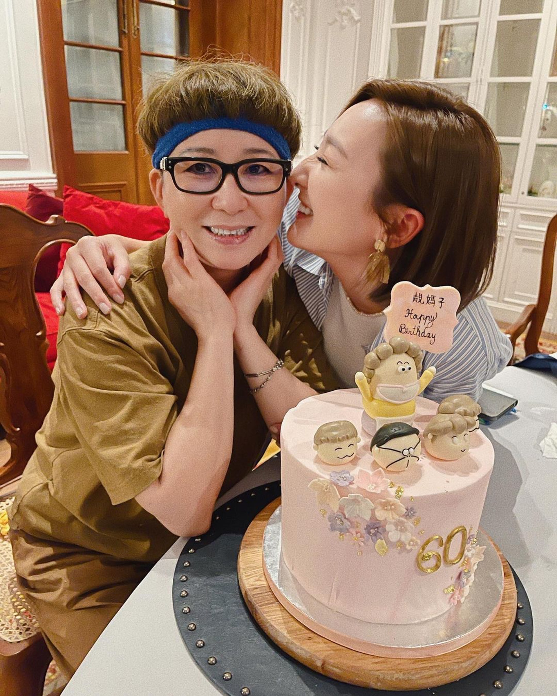 高海寧為媽媽慶祝60歲生日。(IG@sammkoling) 高海寧為媽媽慶祝60歲生日。(IG@sammkoling)