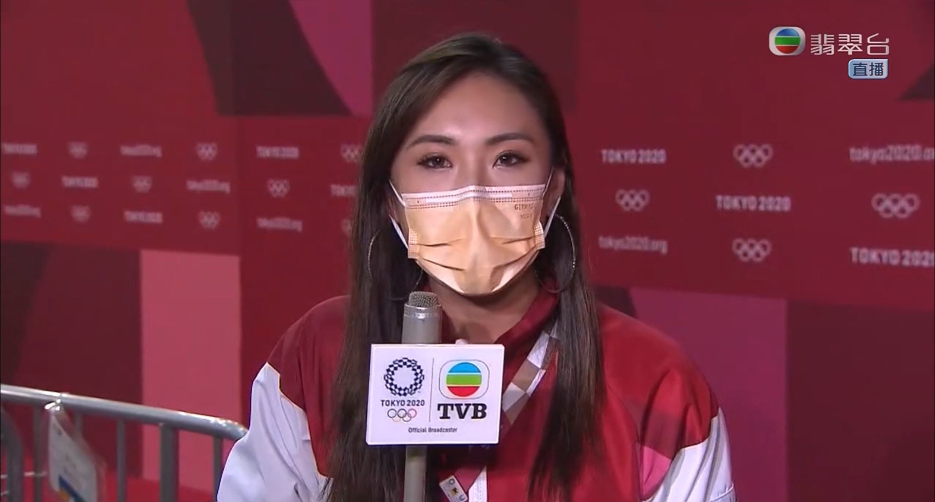 陳約臨被指問題離地,但她堅持唔覺有問題,仲話想問得細膩啲。(影片截圖) 陳約臨被指問題離地,但她堅持唔覺有問題,仲話想問得細膩啲。(影片截圖)