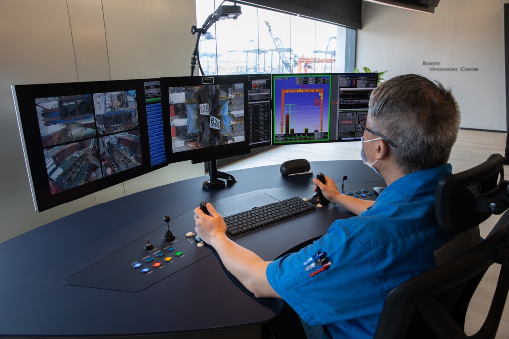 貨櫃碼頭引入吊機遙距操作系統　效率升2成　女「機手」一學上手