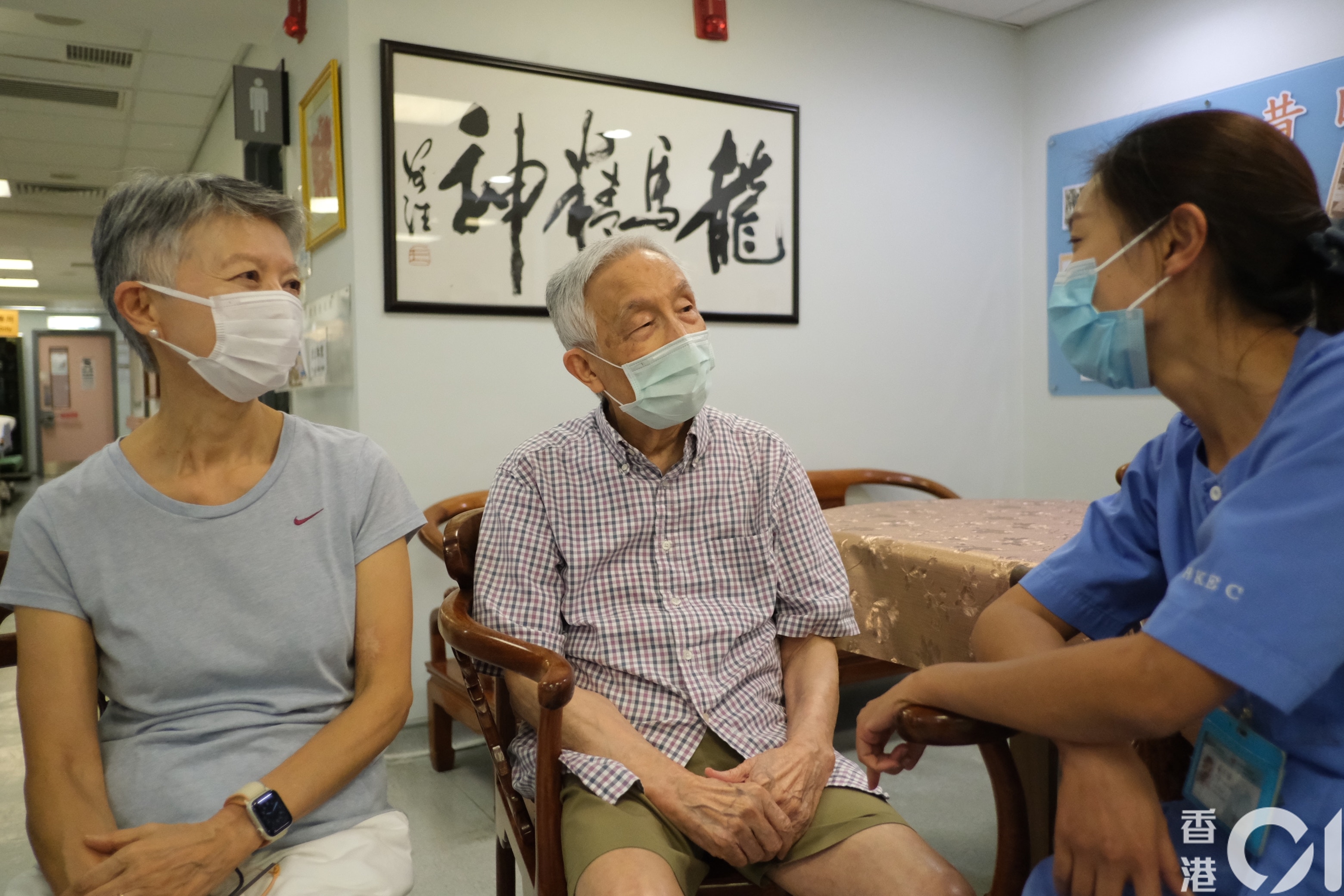 95歲的蔡老先生（中）老如松柏、精靈活潑。（盧翊銘攝）