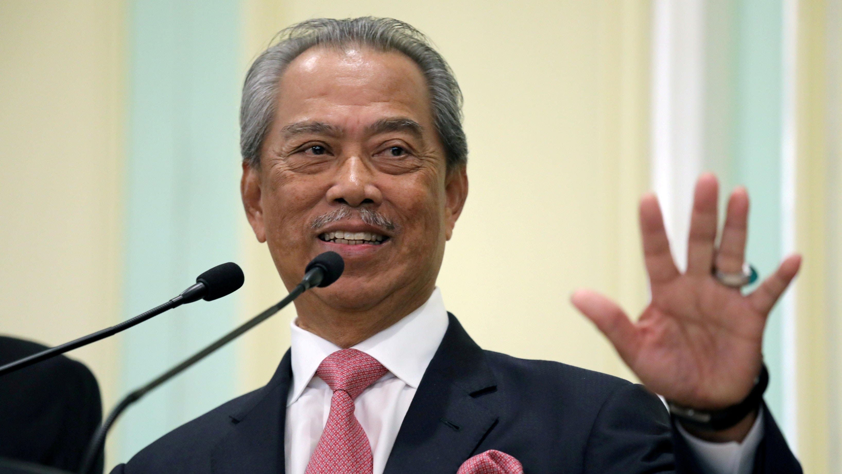 馬來西亞大選︱民調：馬來選民對前首相慕尤丁與國盟支持度飆升 – 香港01
