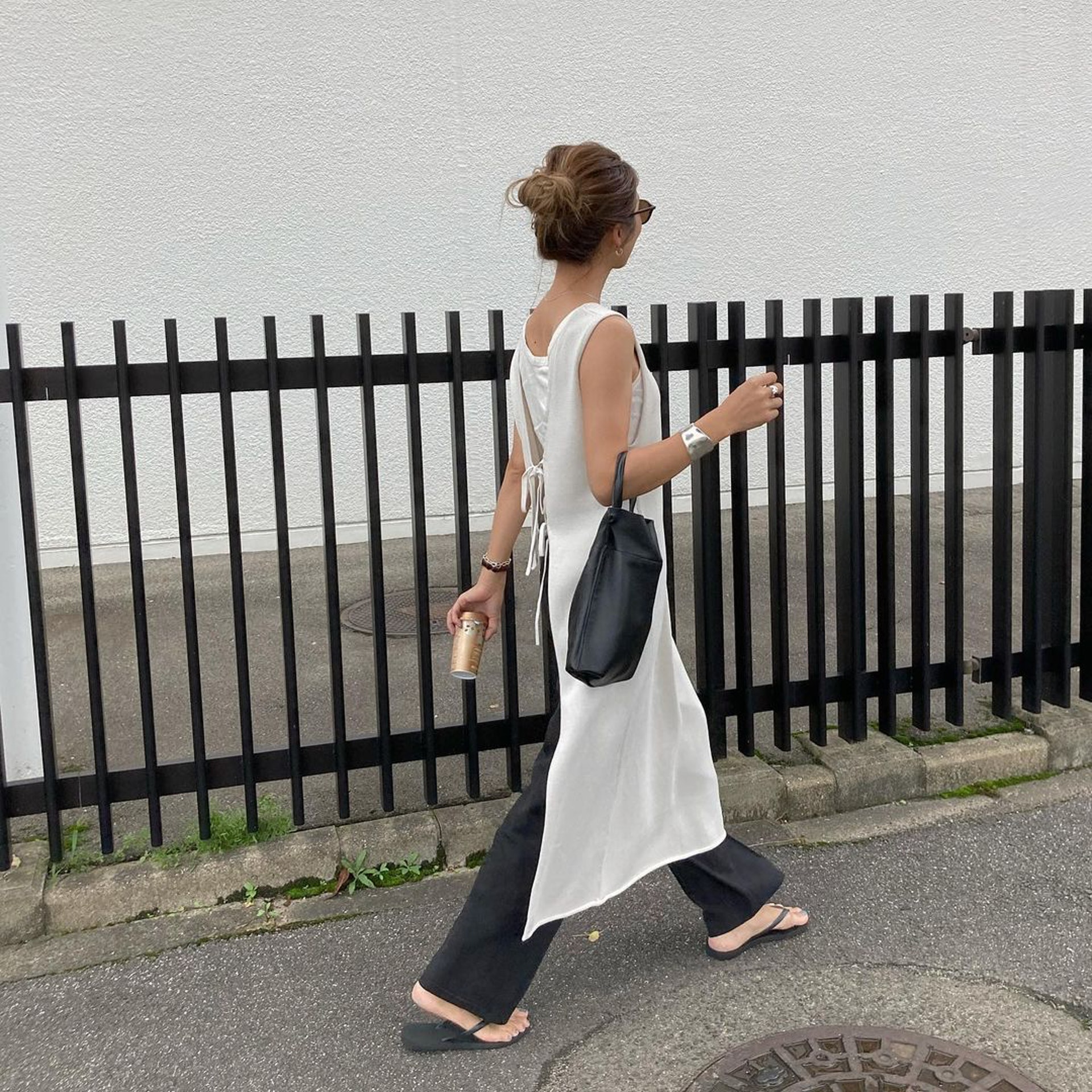 Yan亦會選擇以連身裙搭配牛仔褲。(yan___5@Instagram)