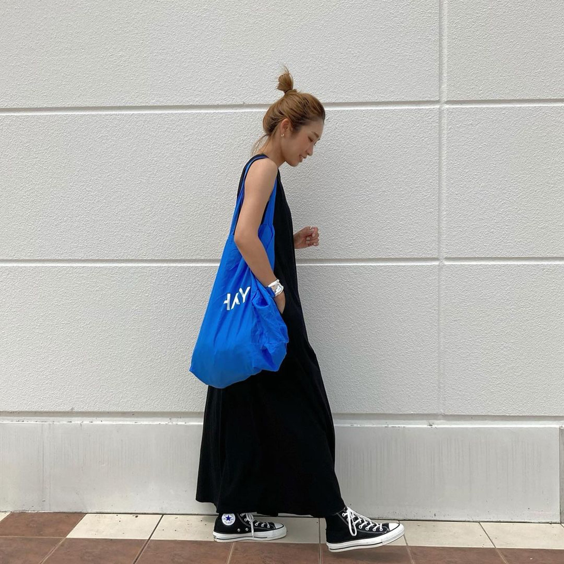 Yan鍾情於闊身連身裙款式。(yan___5@Instagram)