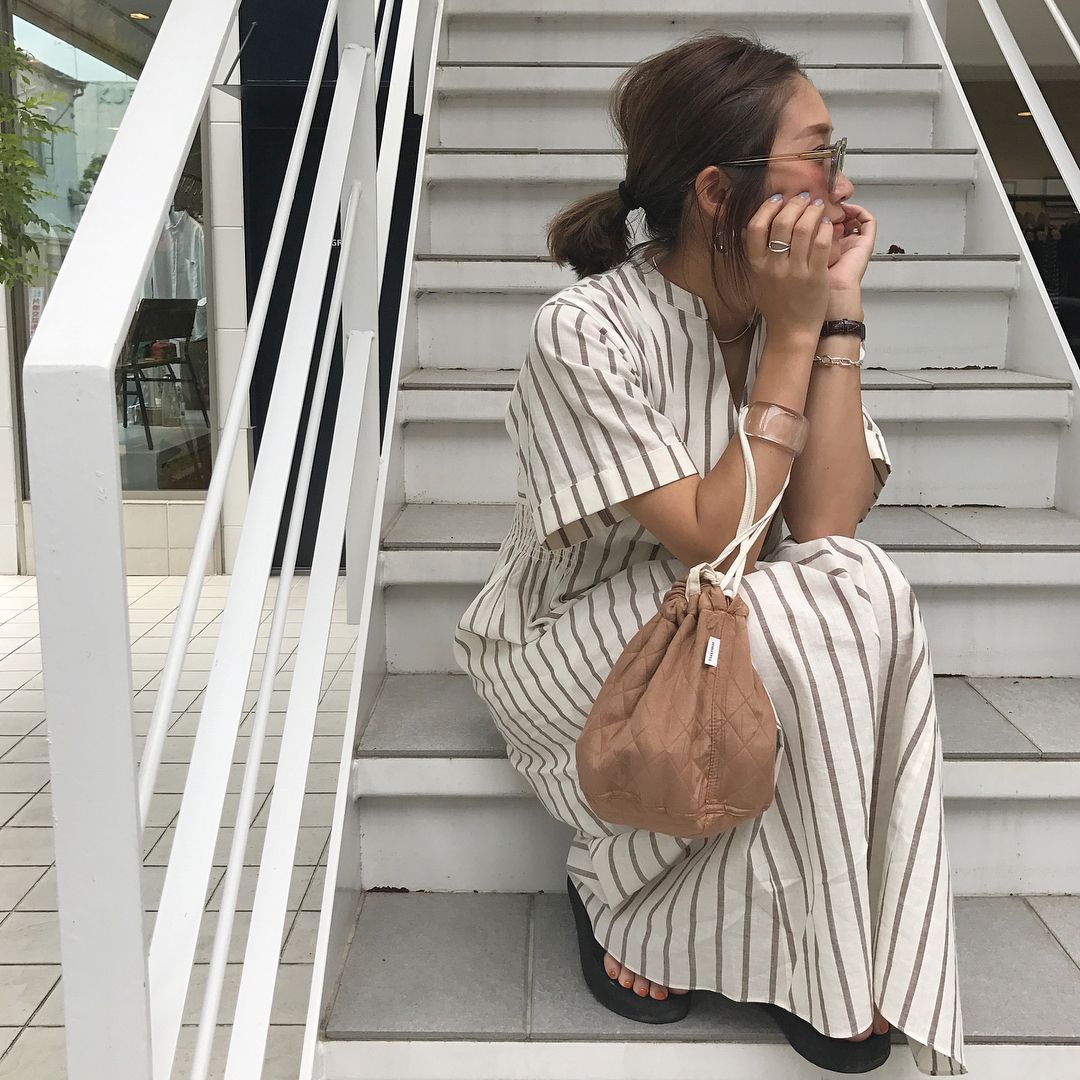 有時候亦會束成低馬尾。(yan___5@Instagram)